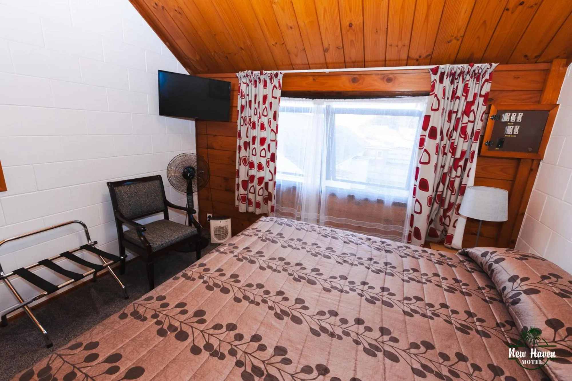 Bed in New Haven Motel