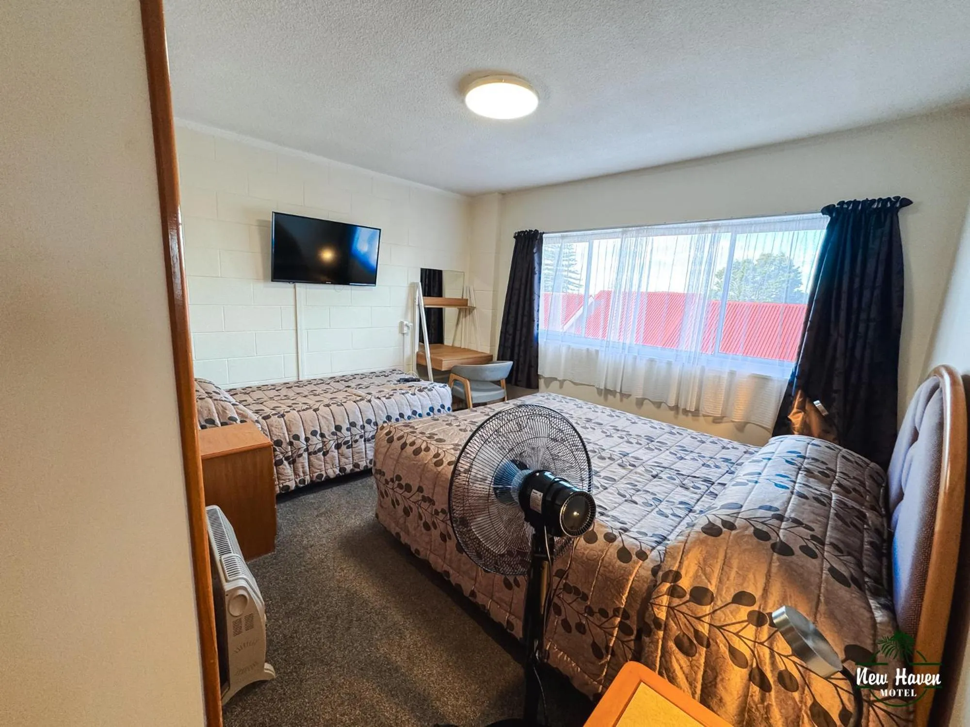 Bed in New Haven Motel