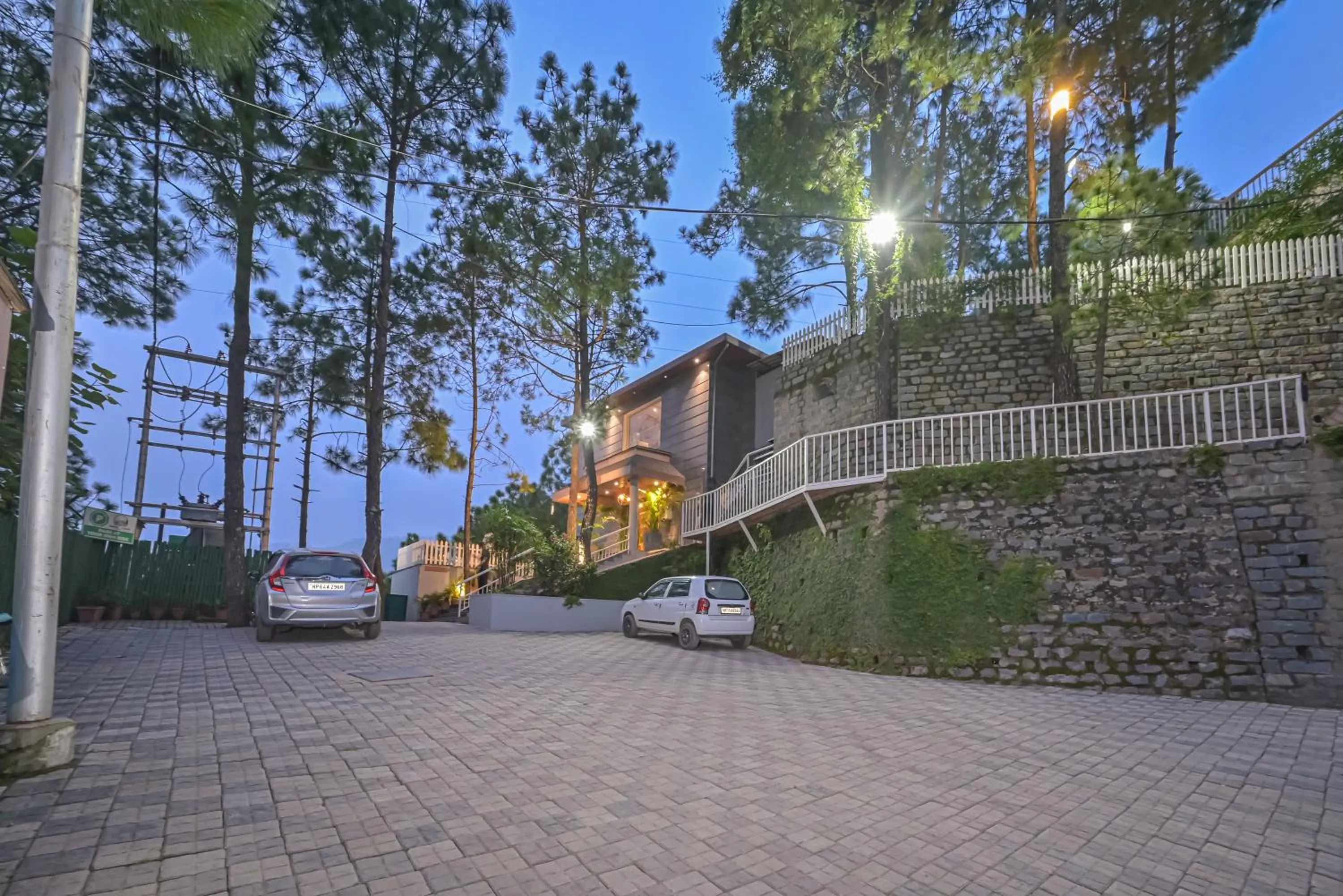 Parking in Jungle Lodge Resort