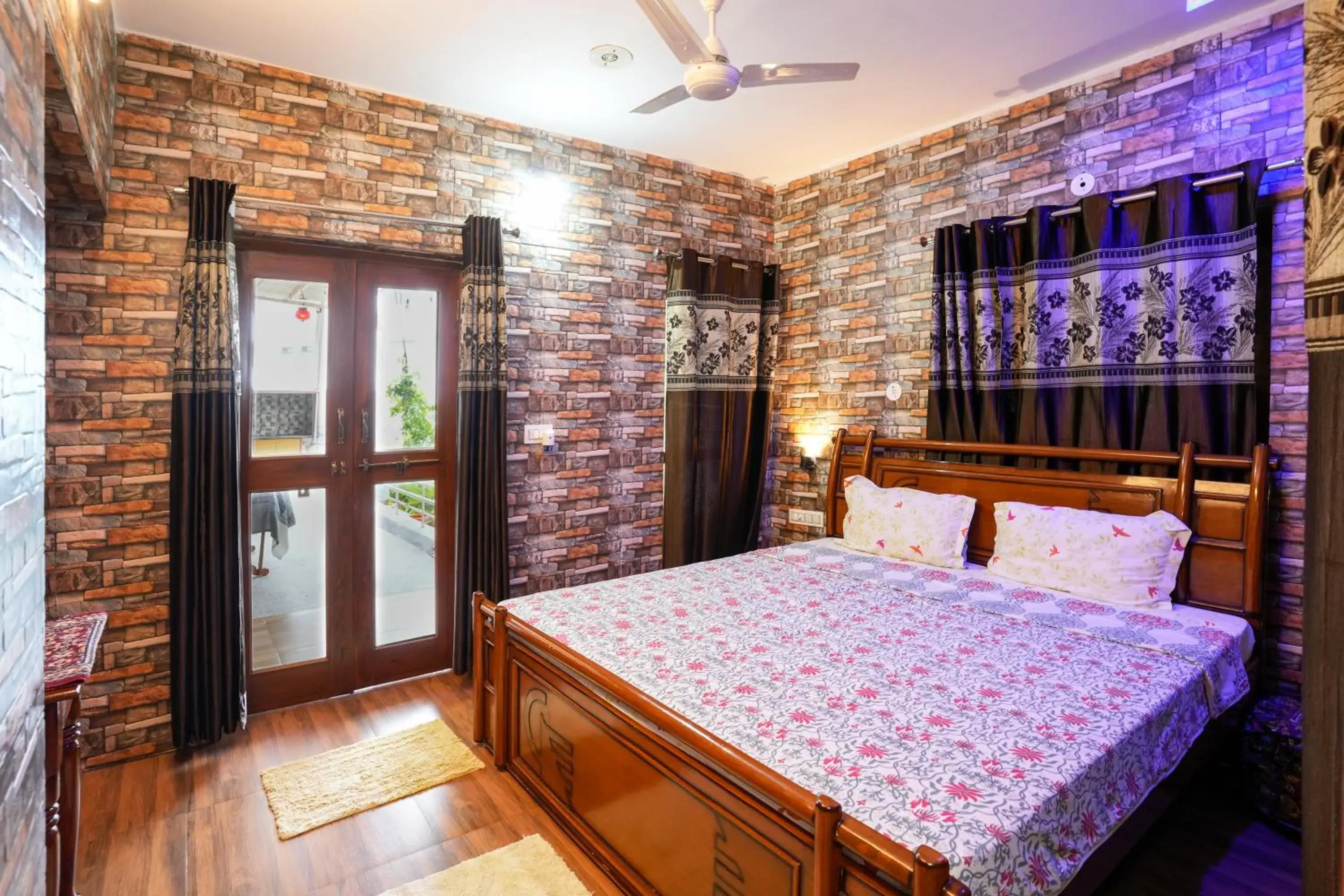 Double Glass Room in Pushkar Cooking Art and Home Stay Double Glass Room in Pushkar Cooking Art and Home Stay