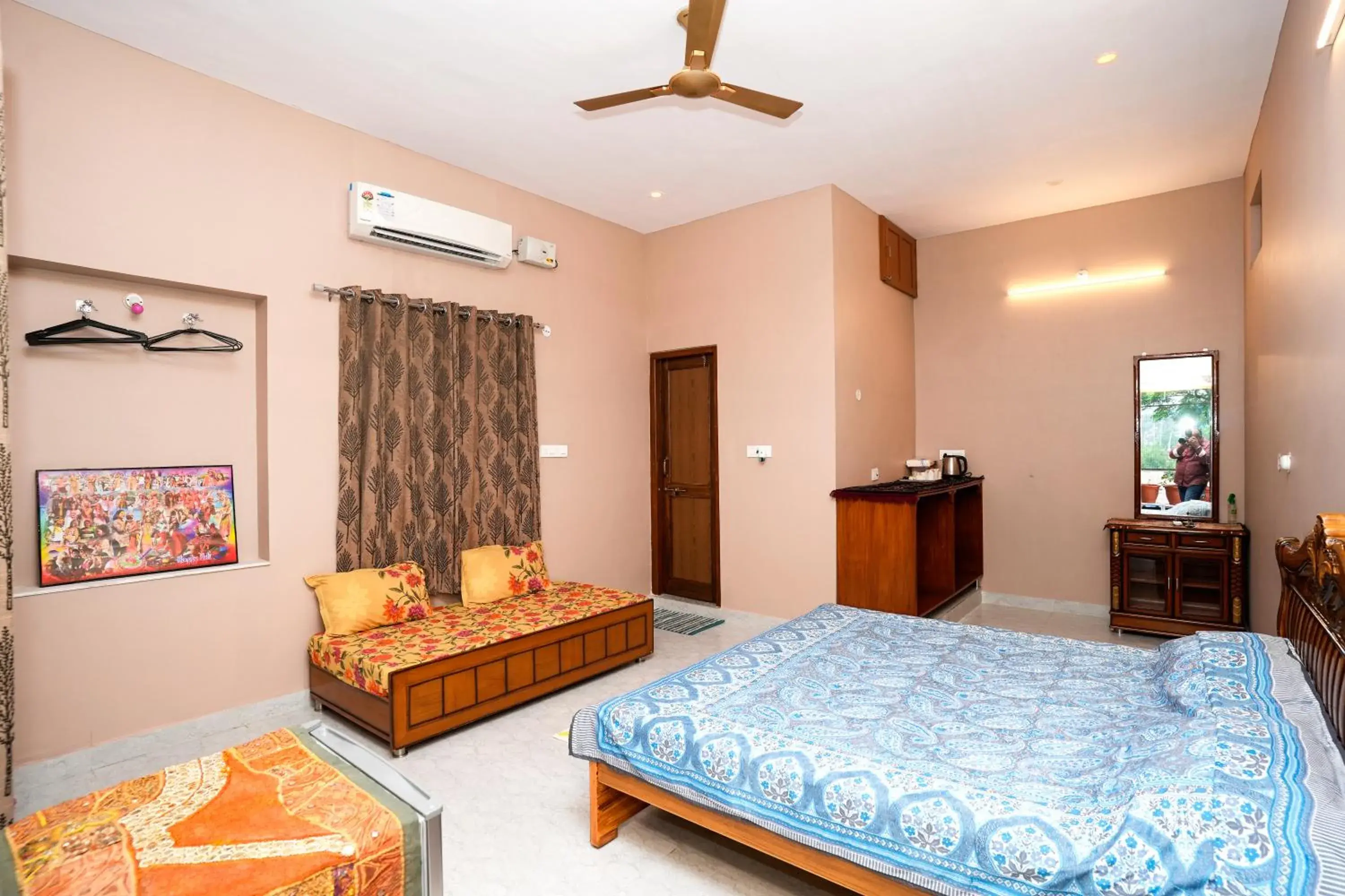 Family Room with Balcony in Pushkar Cooking Art and Home Stay Family Room with Balcony in Pushkar Cooking Art and Home Stay