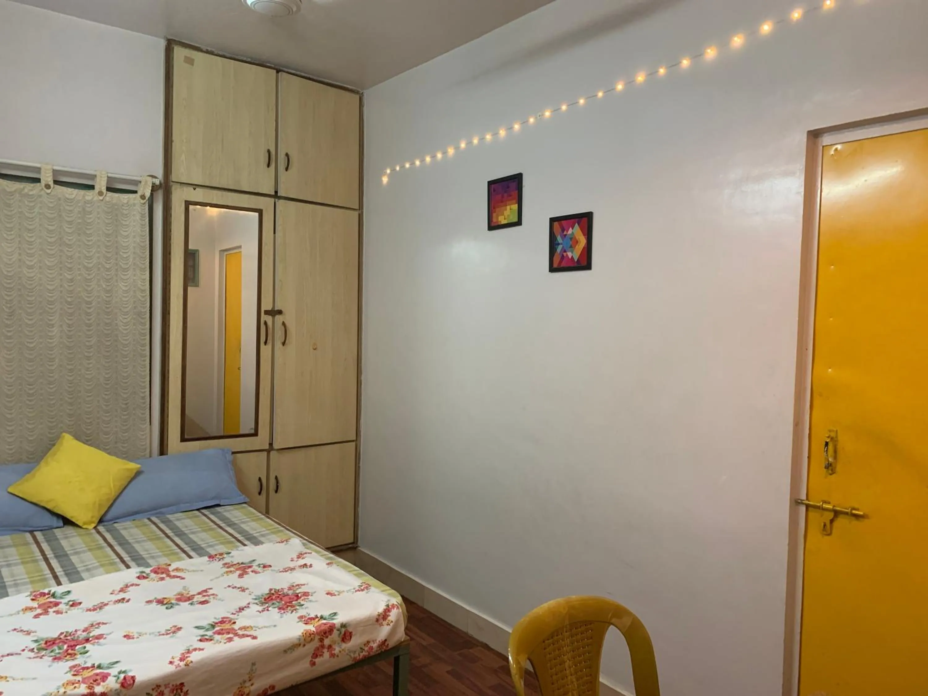 Photo of the whole room, Bed in The Little Blue Window Hostel