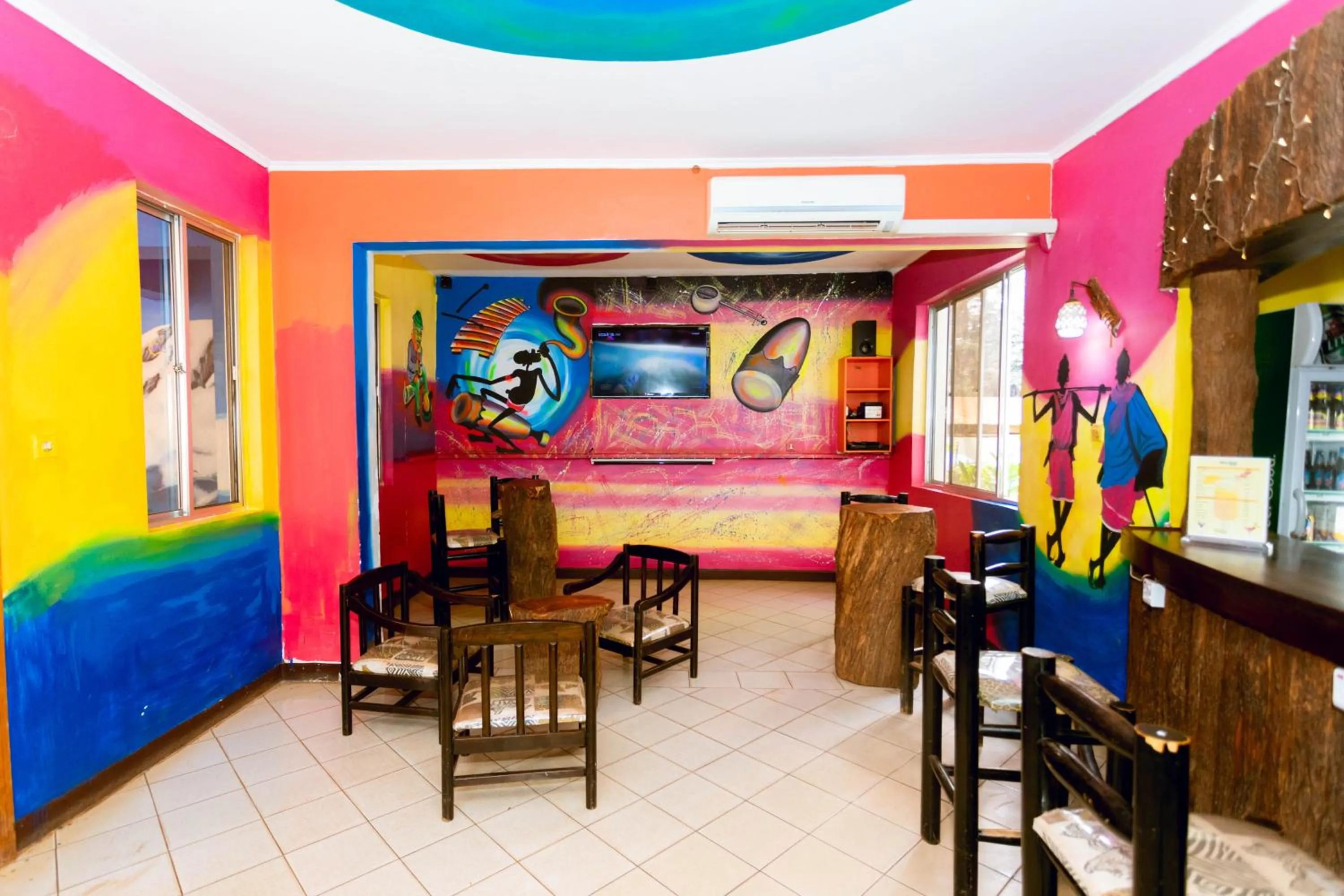 Restaurant/places to eat in Keys Hotel Mbokomu Branch