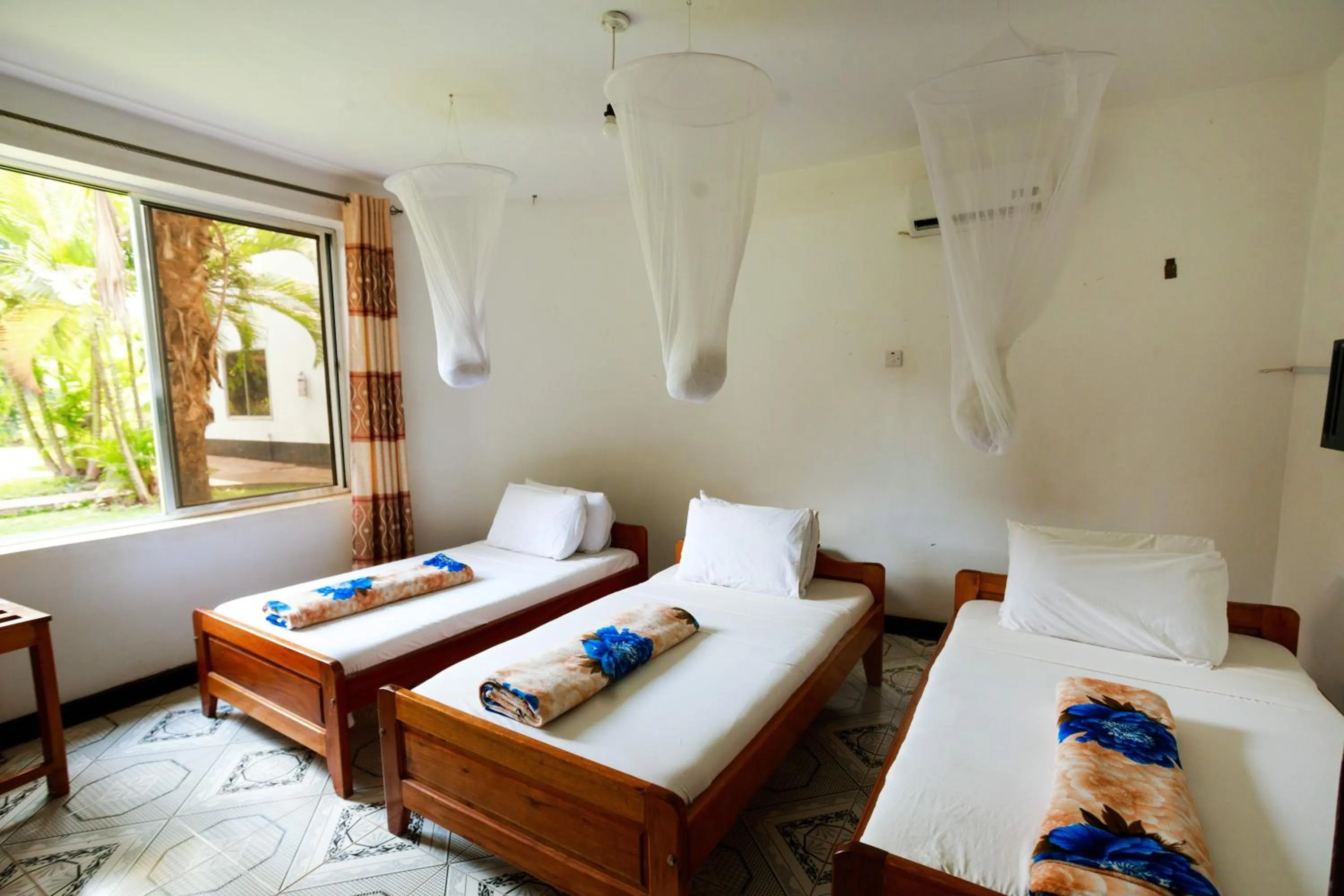 Bed in Keys Hotel Mbokomu Branch