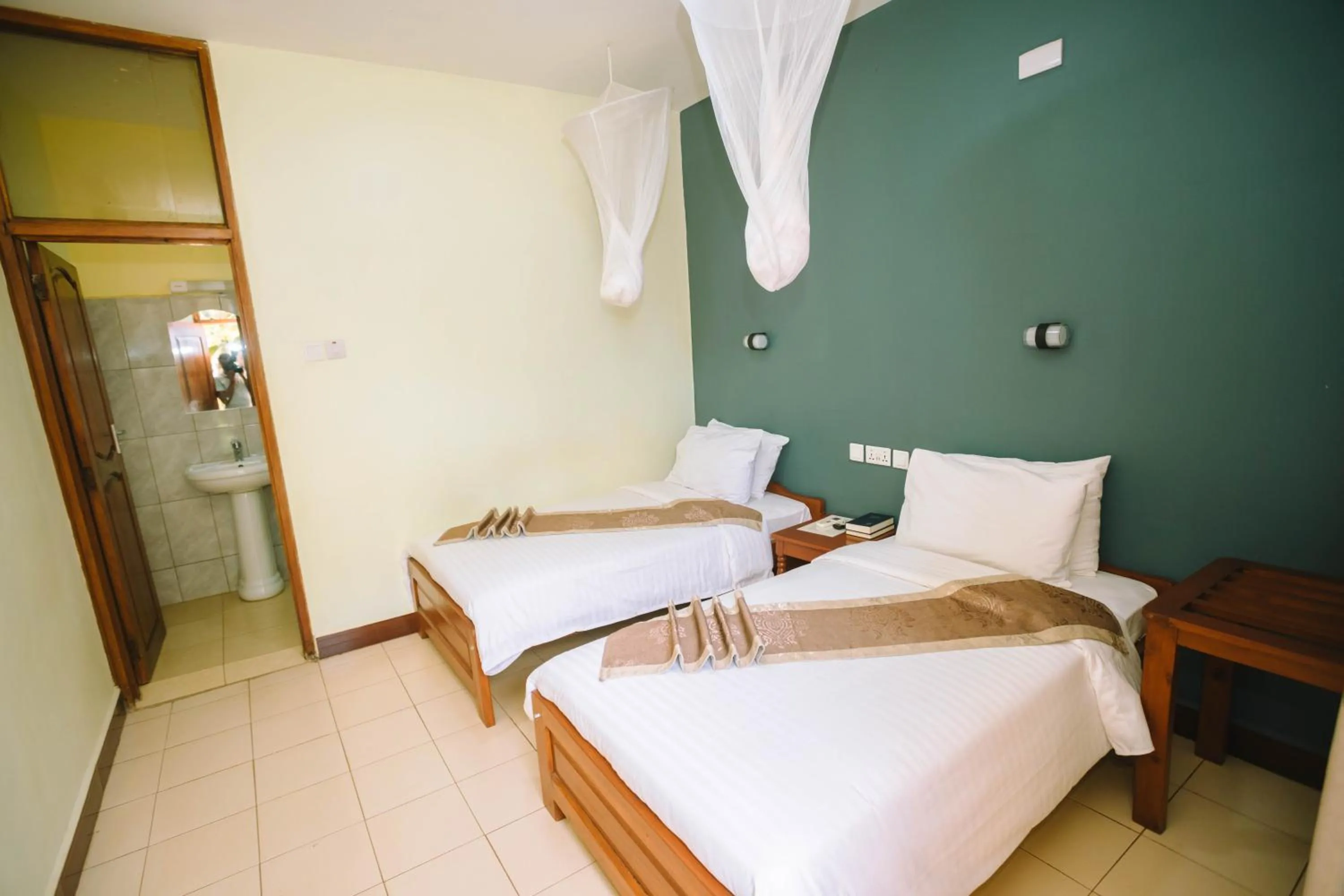 Bed in Keys Hotel Mbokomu Branch