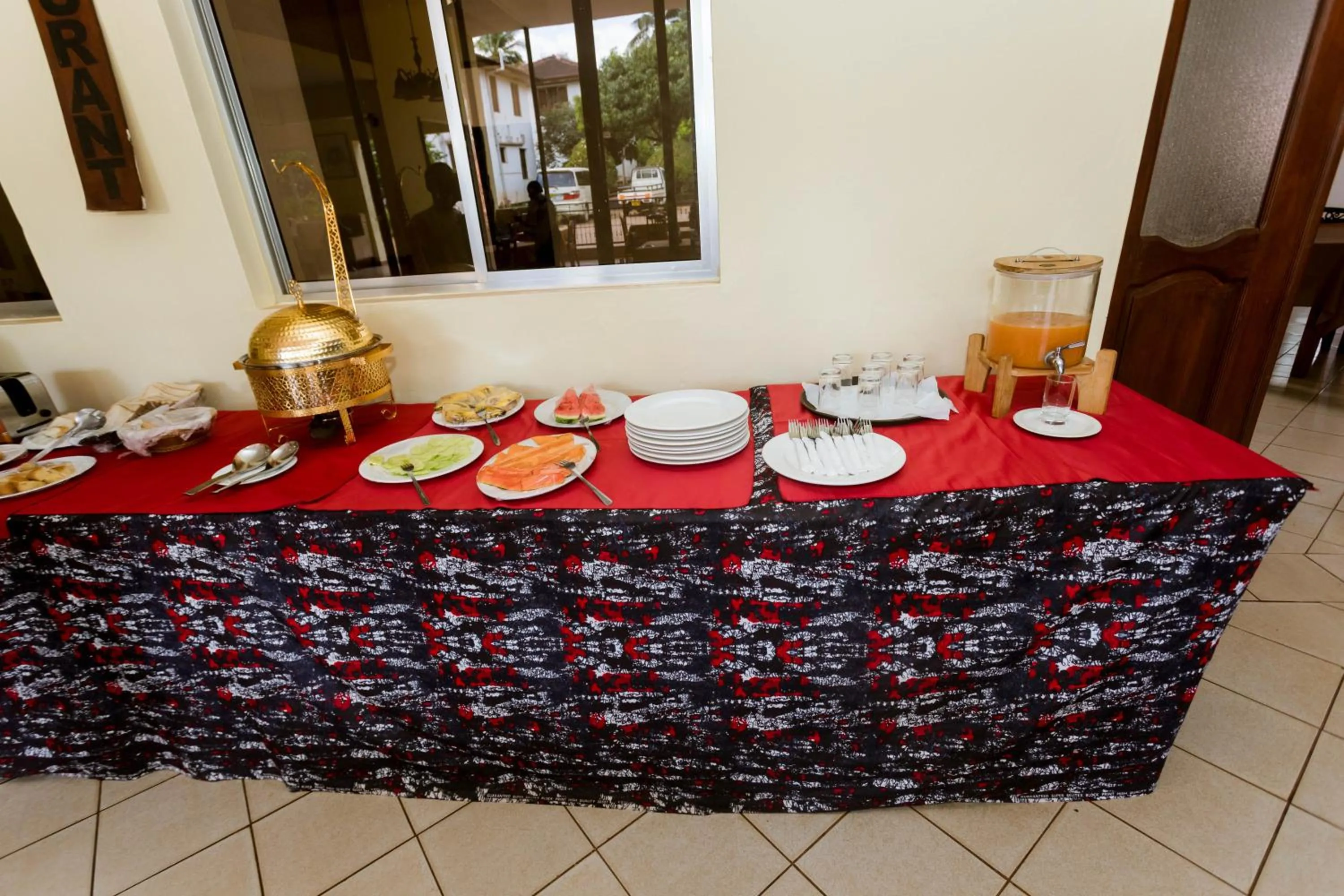 Restaurant/places to eat in Keys Hotel Mbokomu Branch