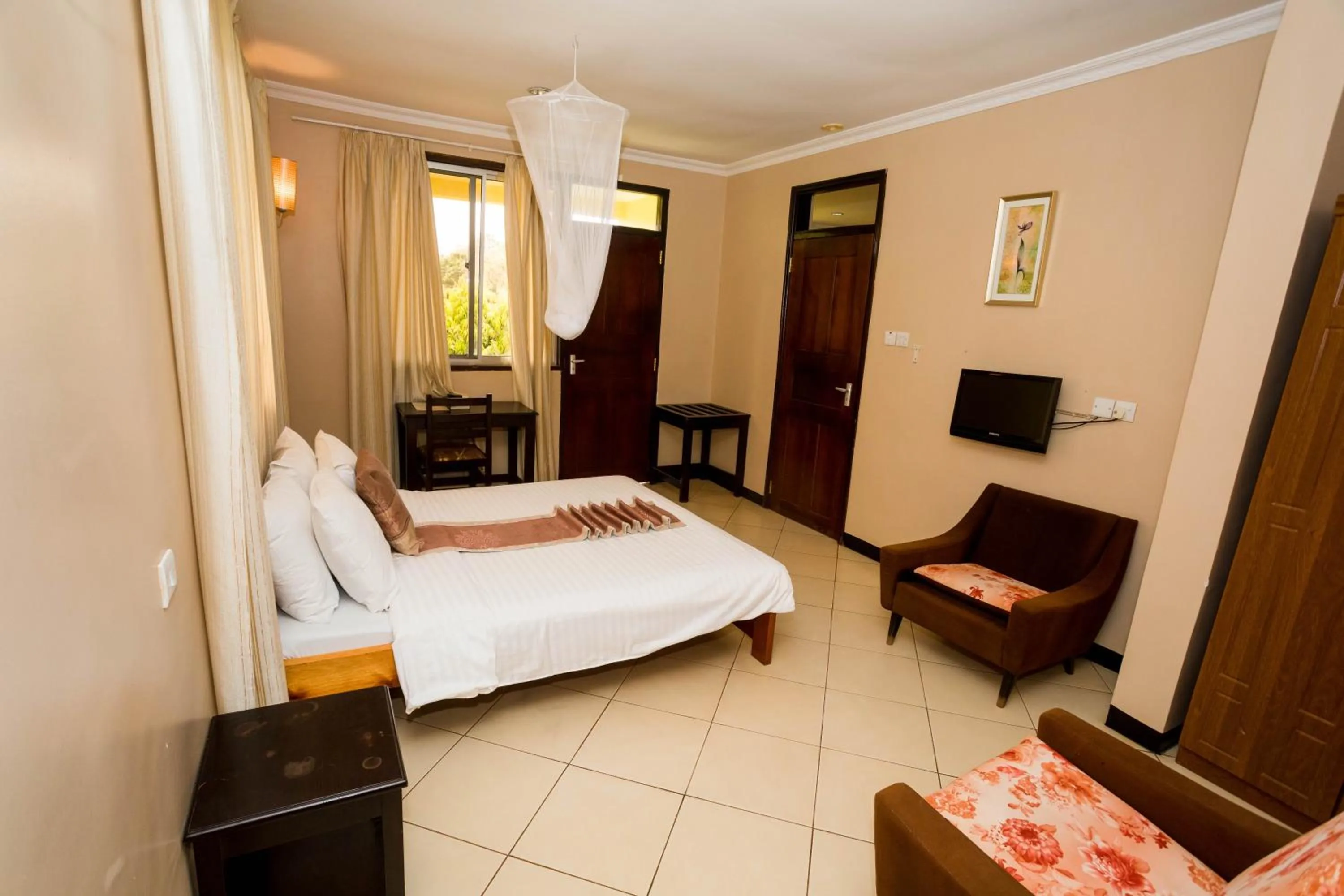 Bed in Keys Hotel Mbokomu Branch