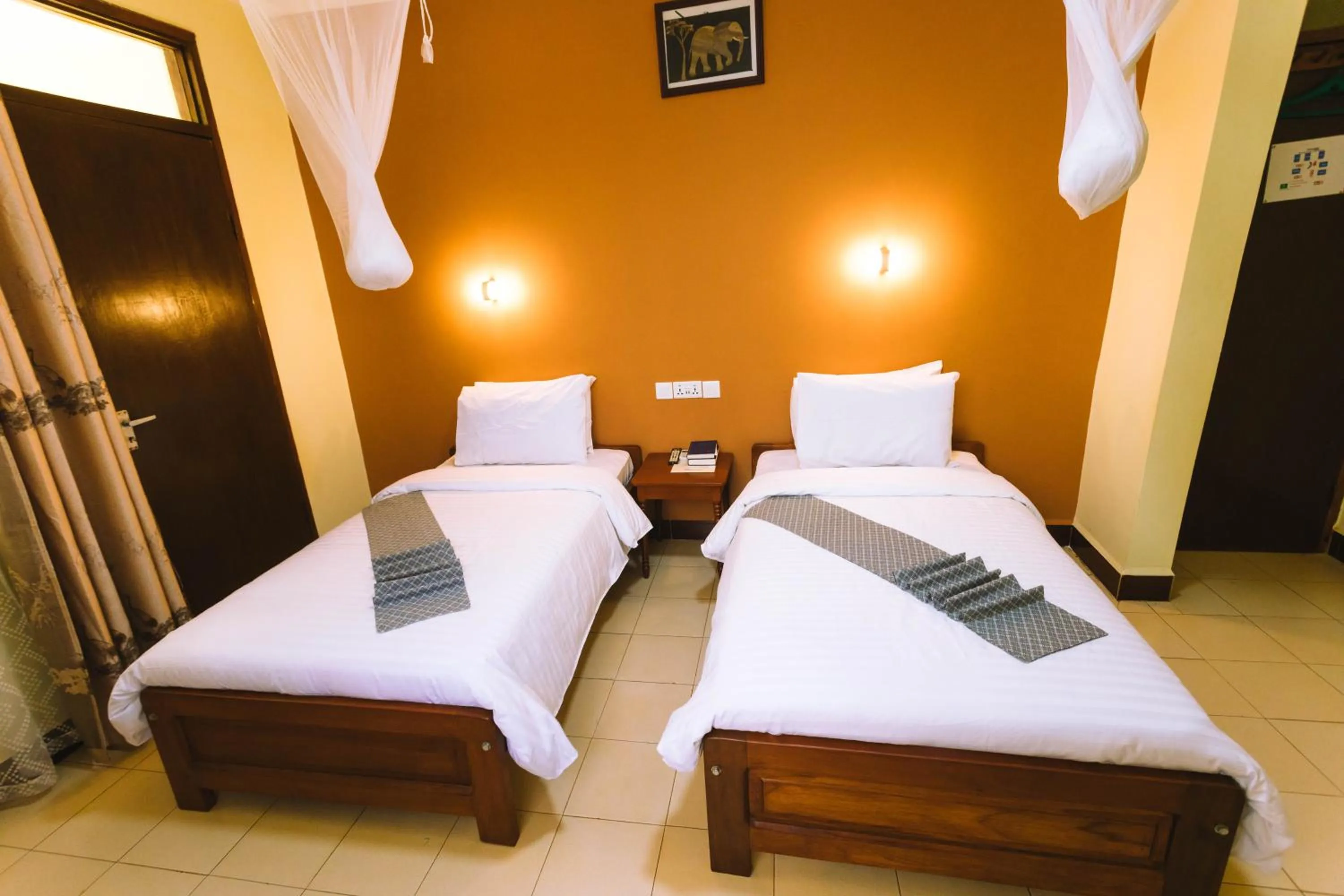 Bed in Keys Hotel Mbokomu Branch