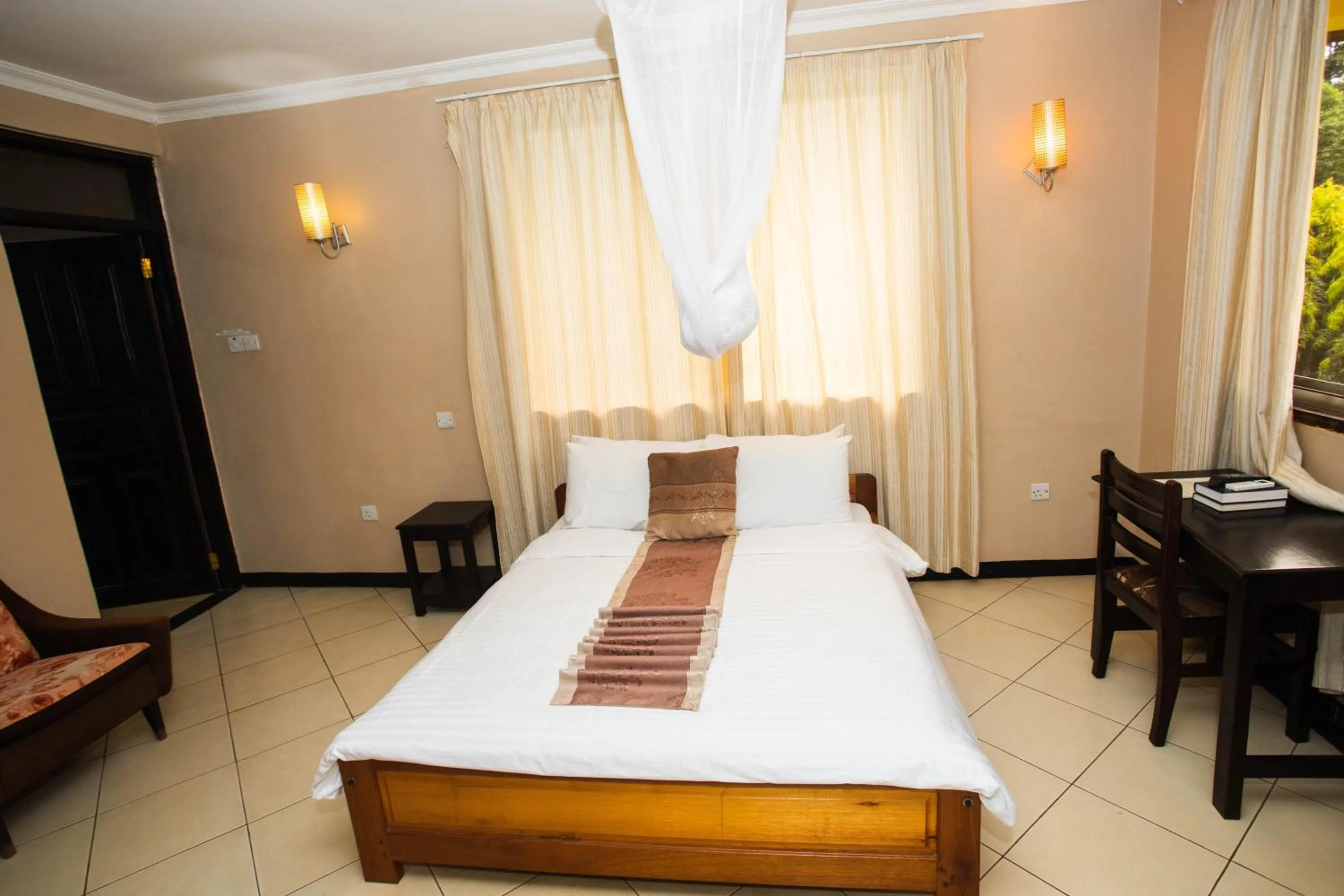 Bed in Keys Hotel Mbokomu Branch