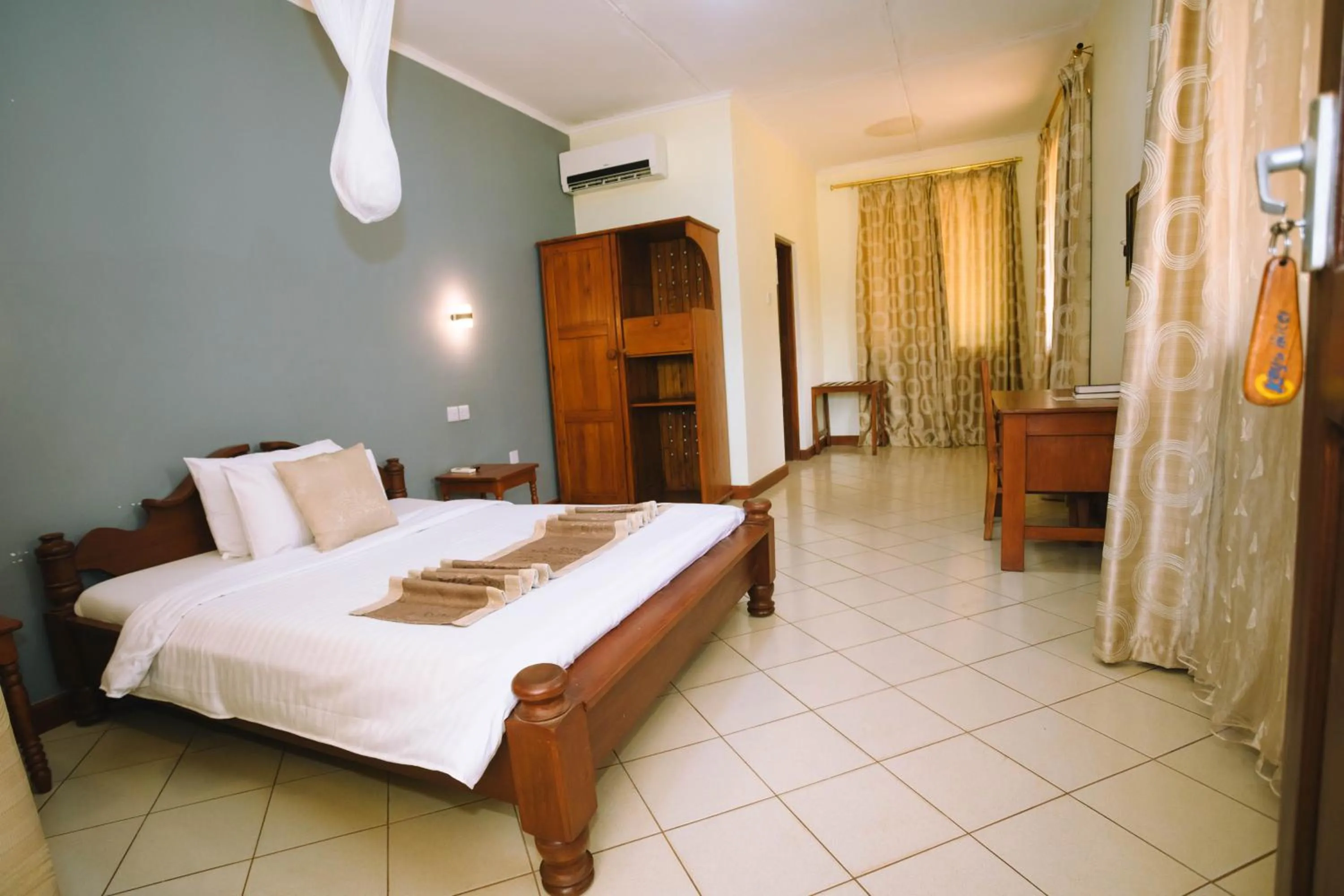 Bed in Keys Hotel Mbokomu Branch