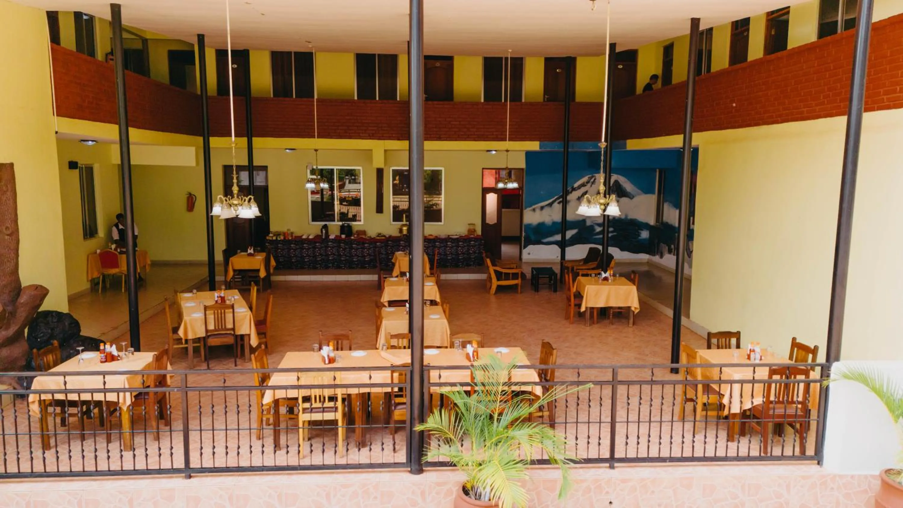 Restaurant/places to eat in Keys Hotel Mbokomu Branch