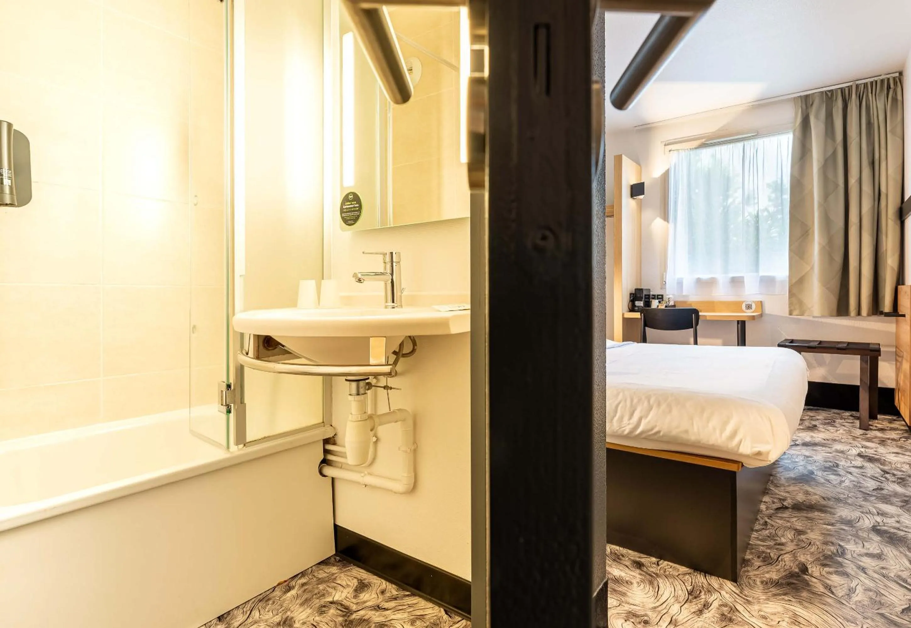 Bed in B&B HOTEL Nantes Atlantis Le Zenith