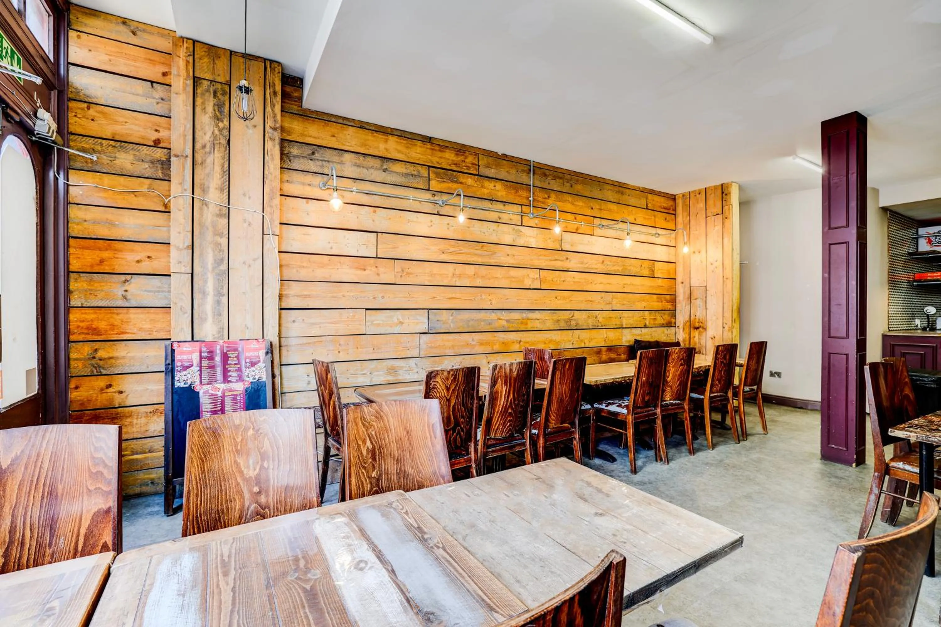 Restaurant/places to eat in Belvilla Ilford Hill Hotel London