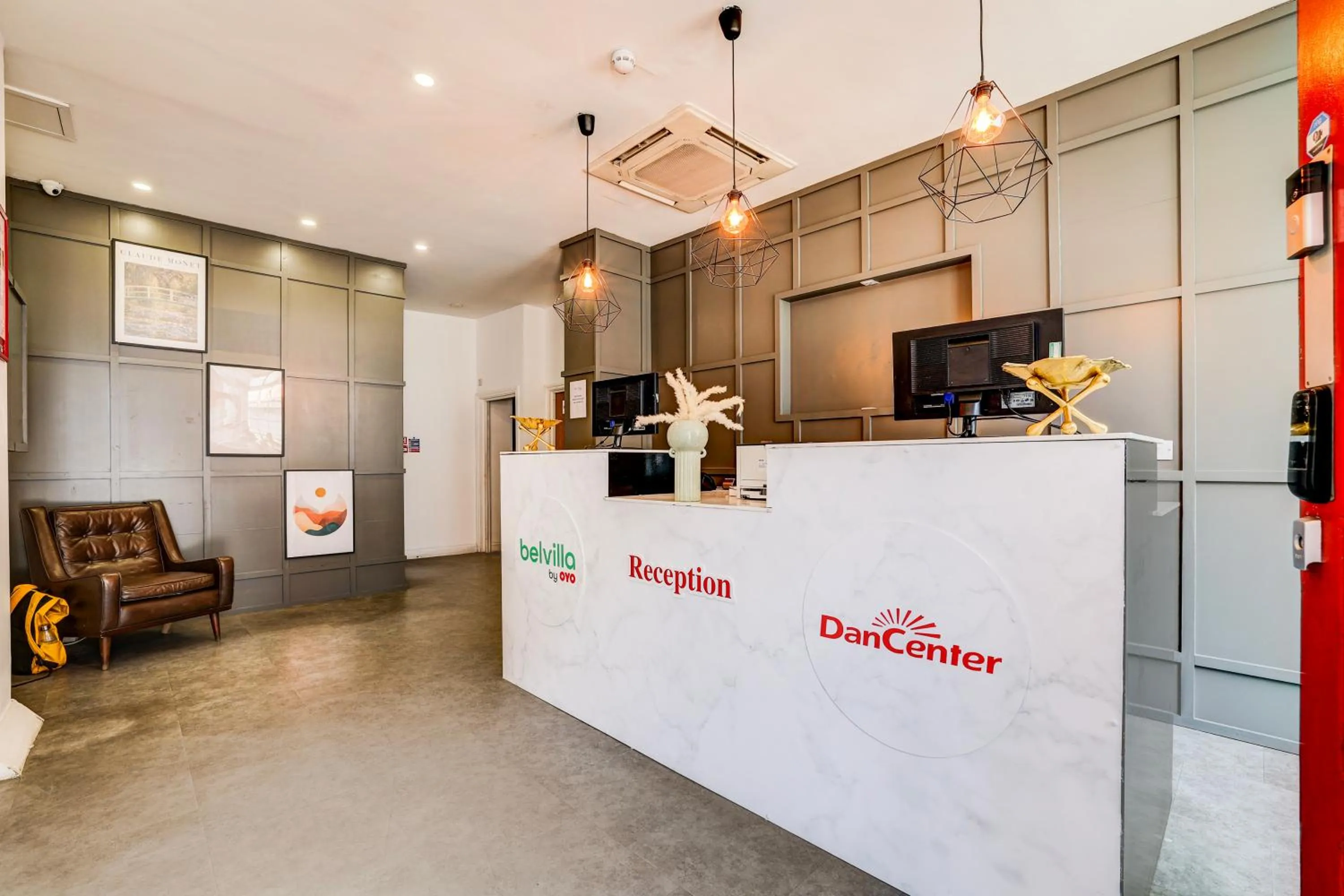 Lobby or reception in Belvilla Ilford Hill Hotel London