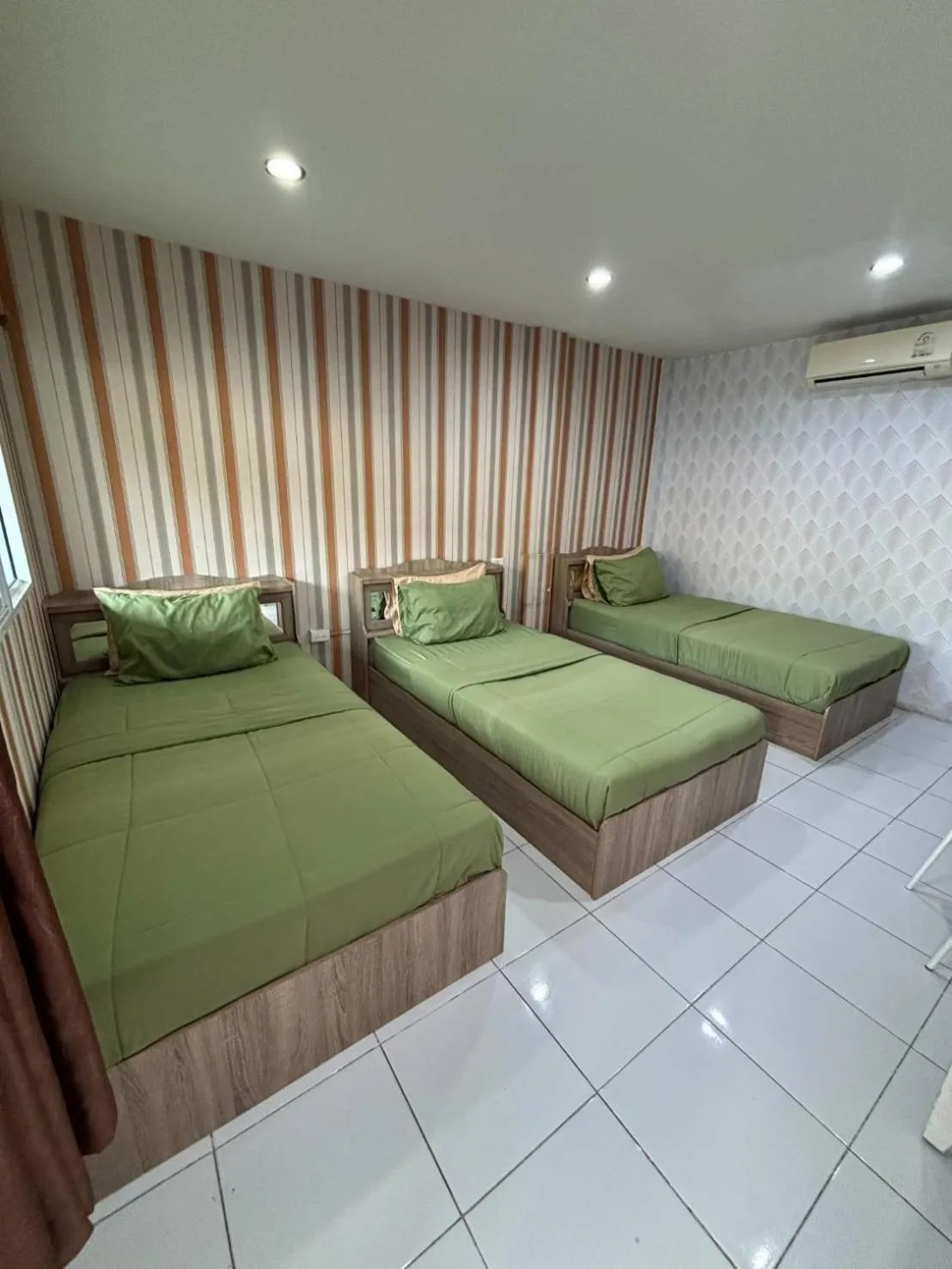 Bed in Baan Dara Resort