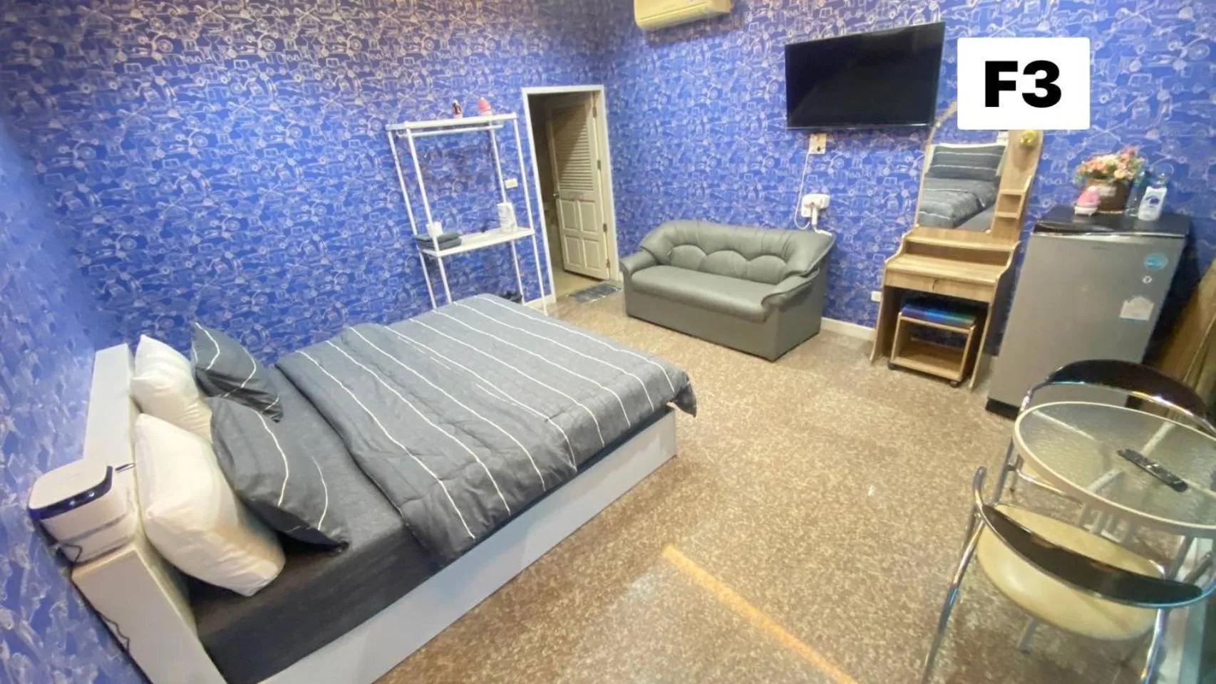 Bed in Baan Dara Resort