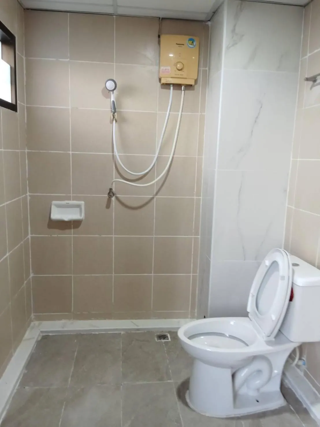 Shower in PS Hotel Saraburi