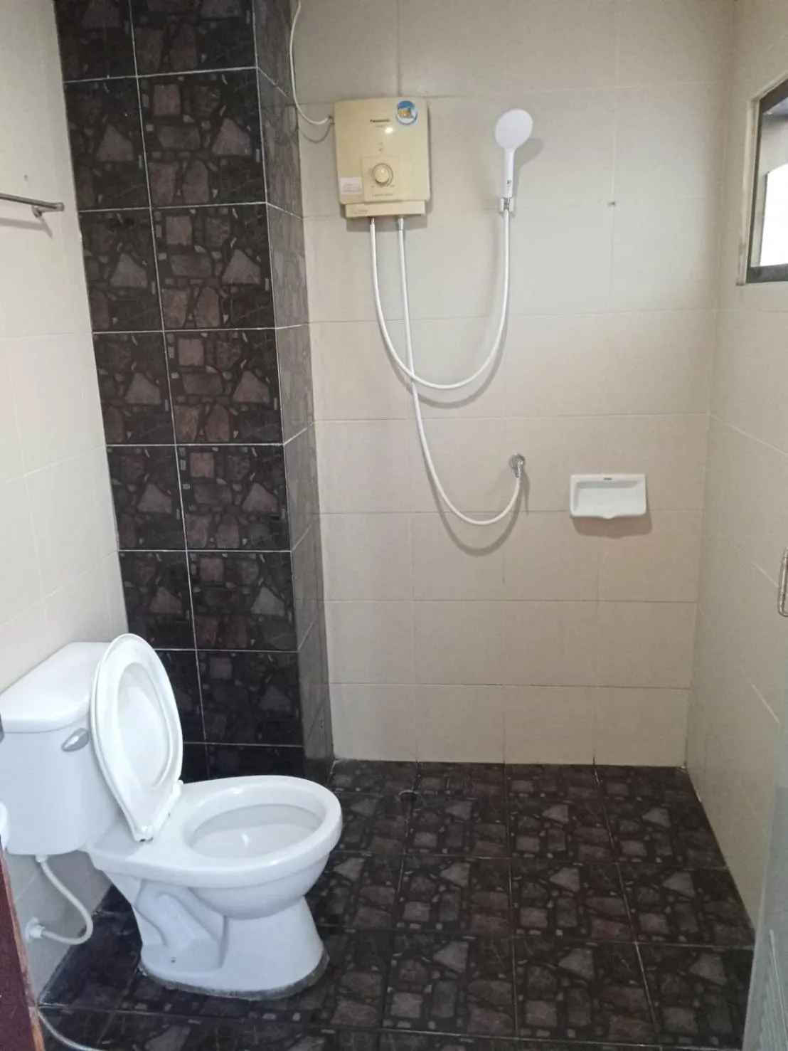 Shower in PS Hotel Saraburi