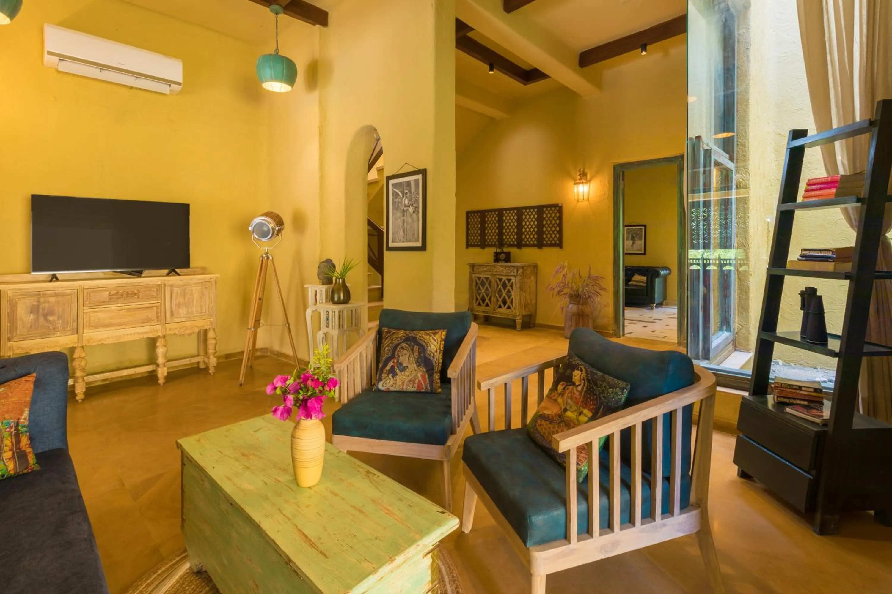 TV and multimedia in Vannraj Resort And Spa