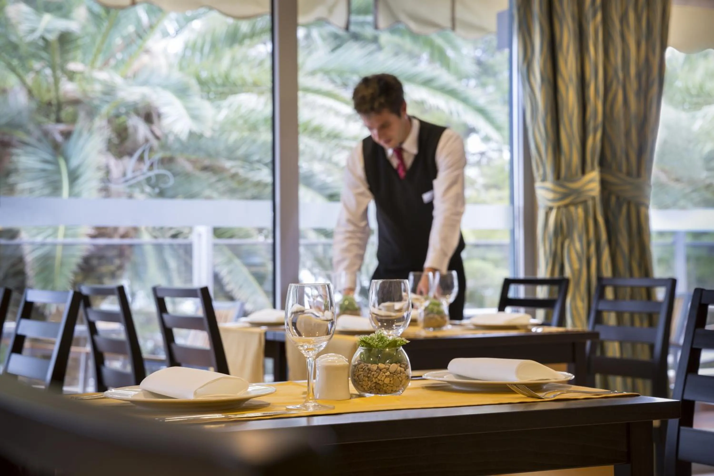 Restaurant/places to eat in Aminess Vival Grand Azur Hotel