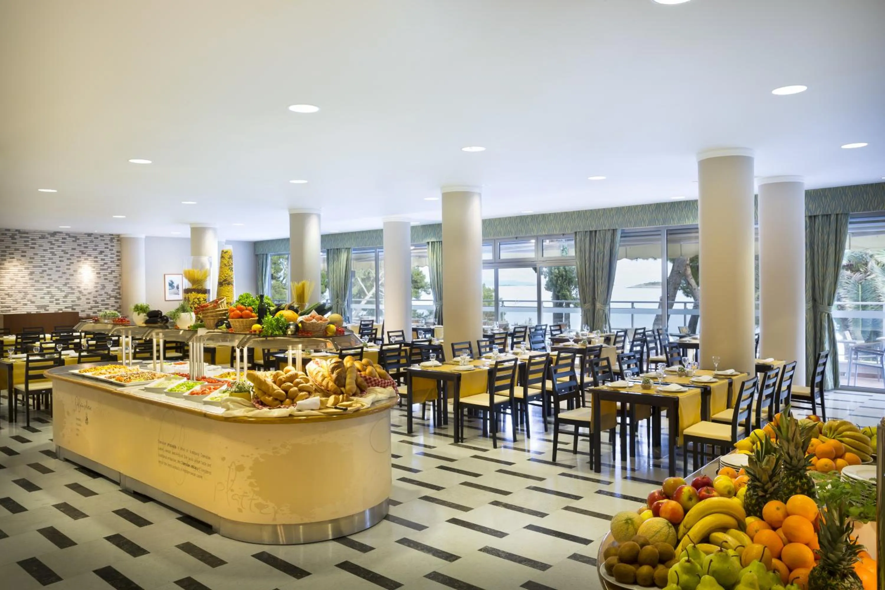 Restaurant/places to eat in Aminess Vival Grand Azur Hotel