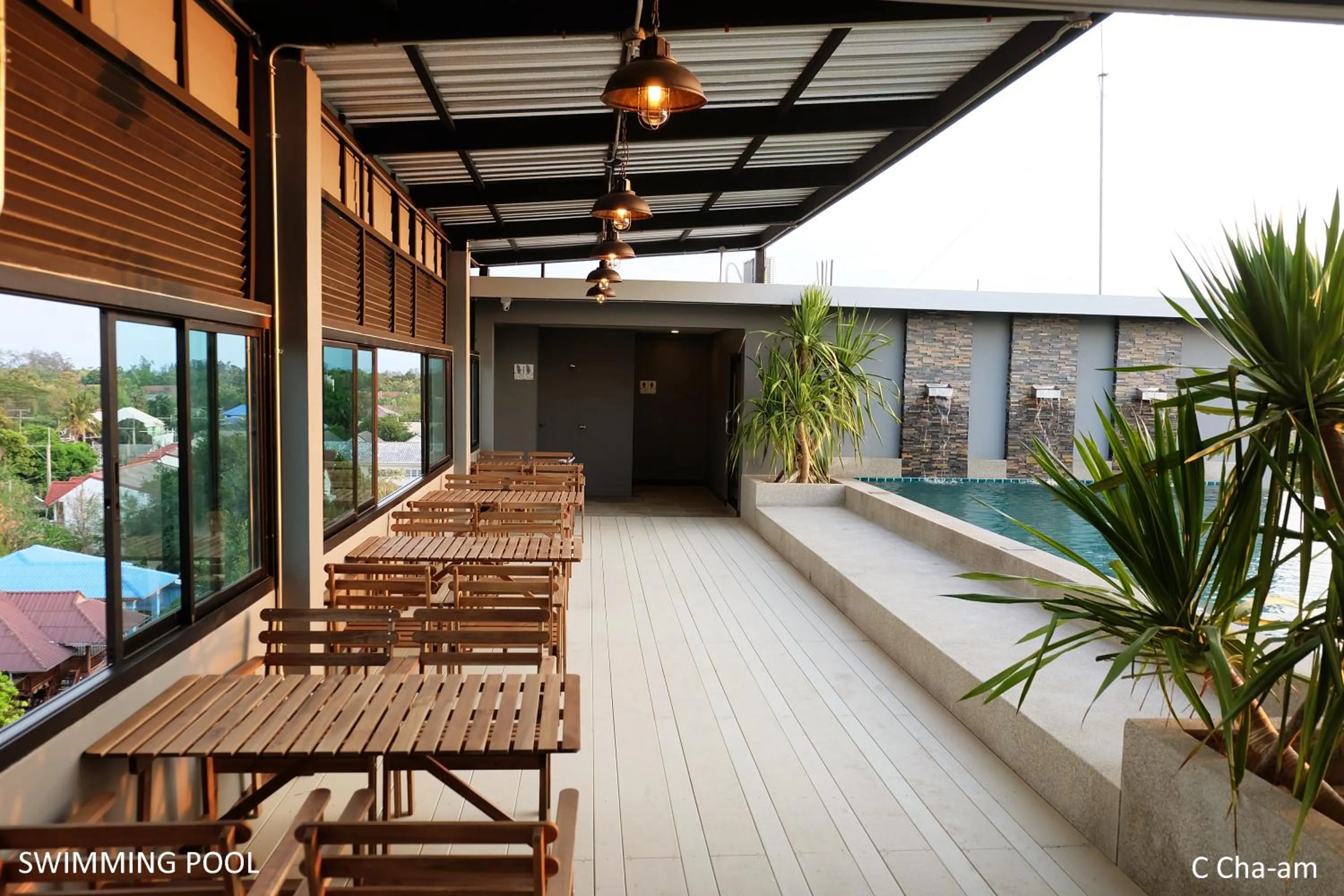 Restaurant/places to eat in C Cha-Am Hotel