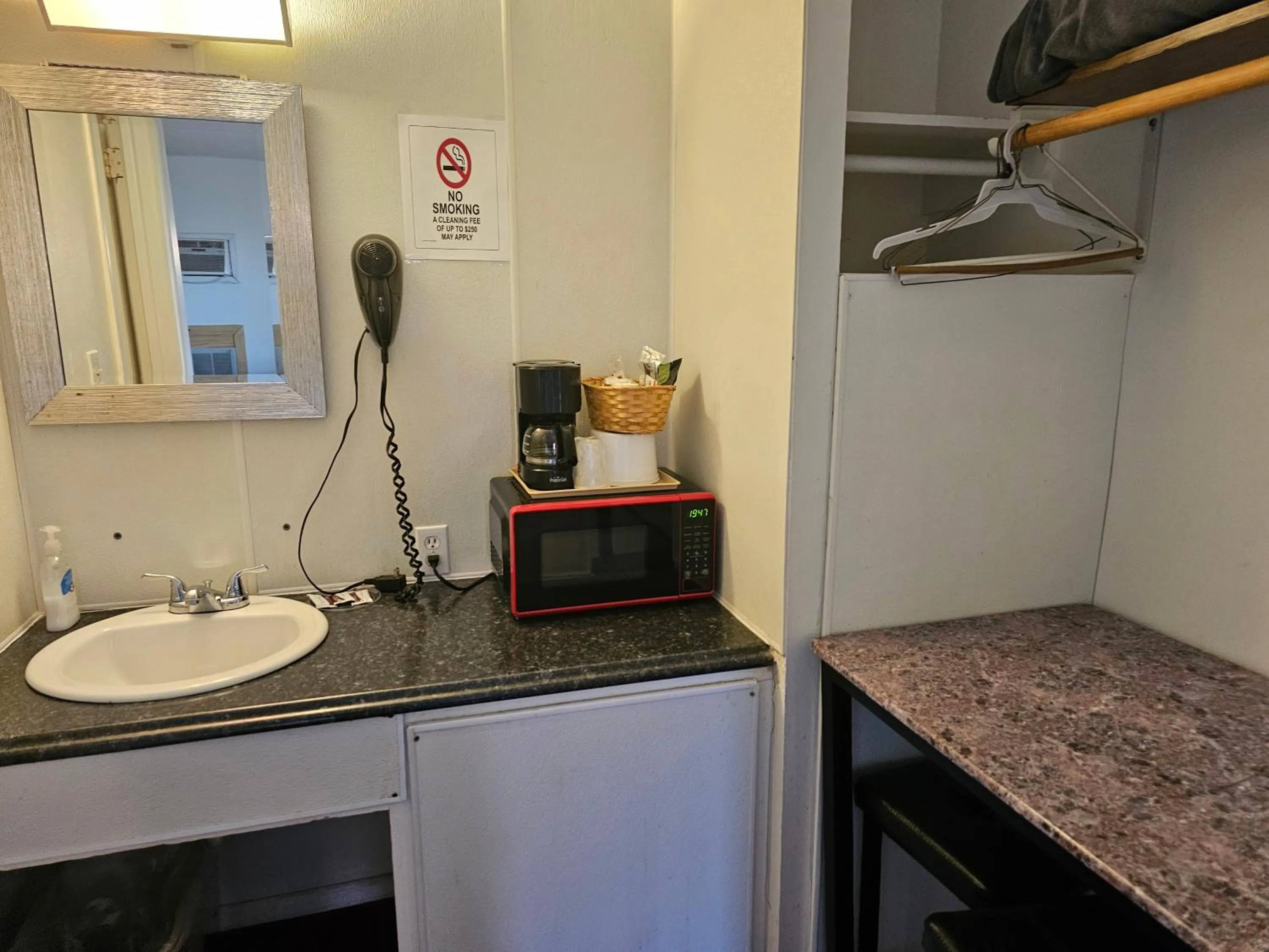 Knights Inn Fairview