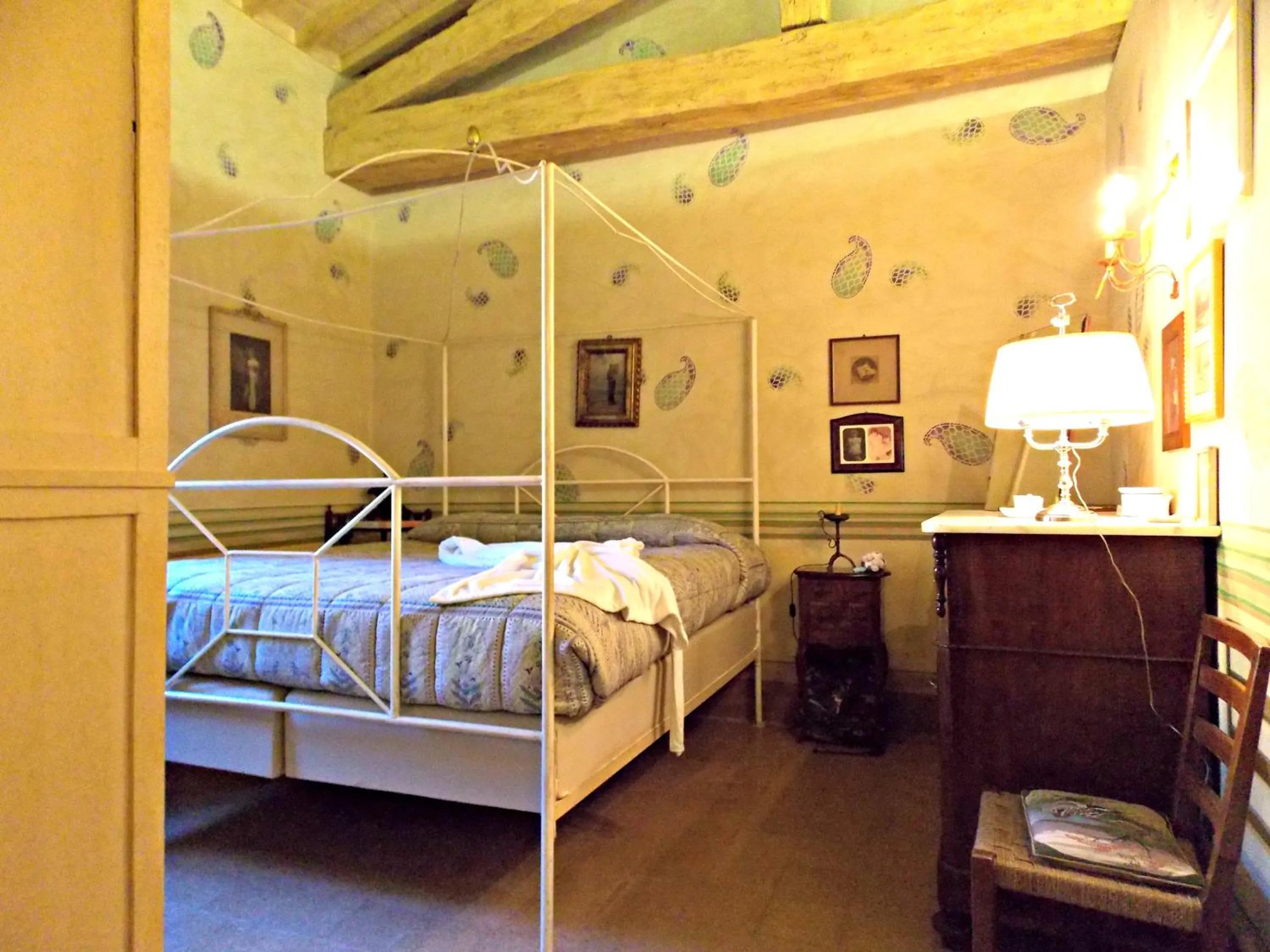 Bedroom, Bed in Villa Salaiole