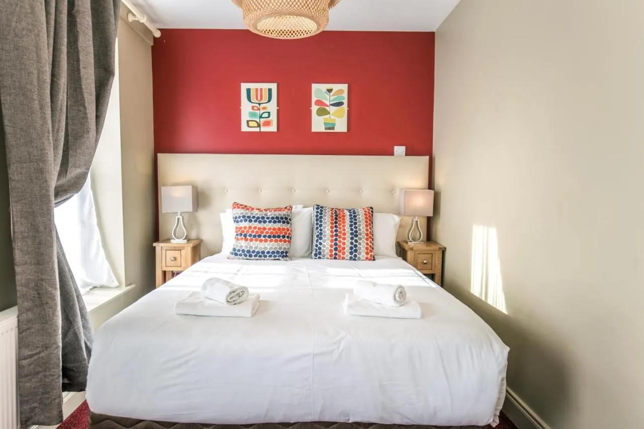 Bedroom, Bed in Mc Kevitts Village Hotel