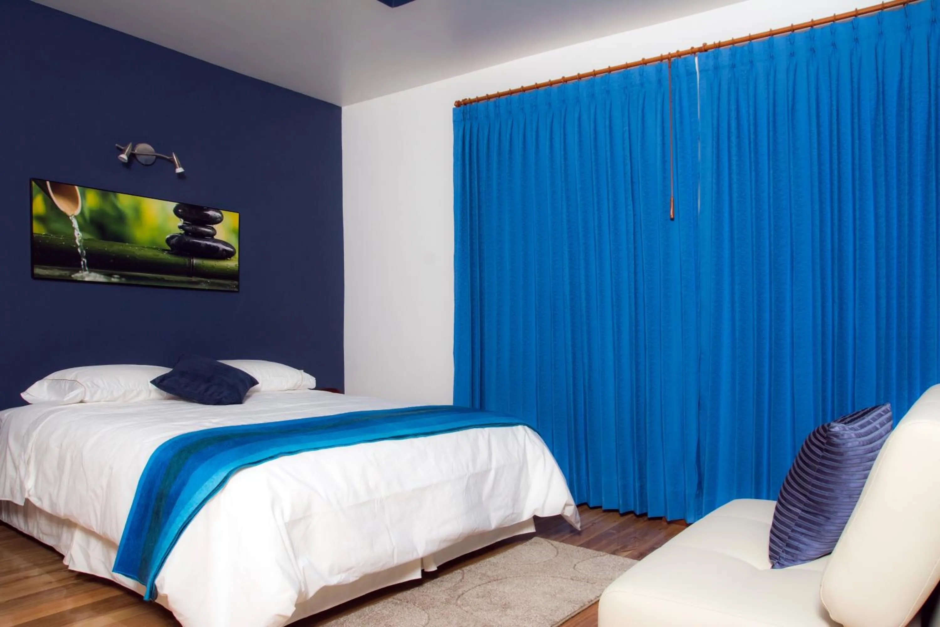 Bed in Hotel Casa Ecuatreasures Centro Historico