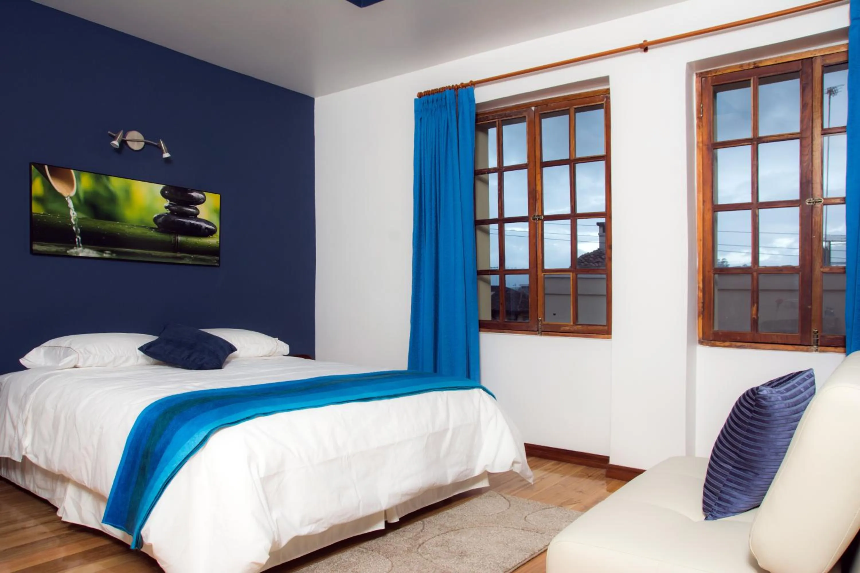 Bed in Hotel Casa Ecuatreasures Centro Historico