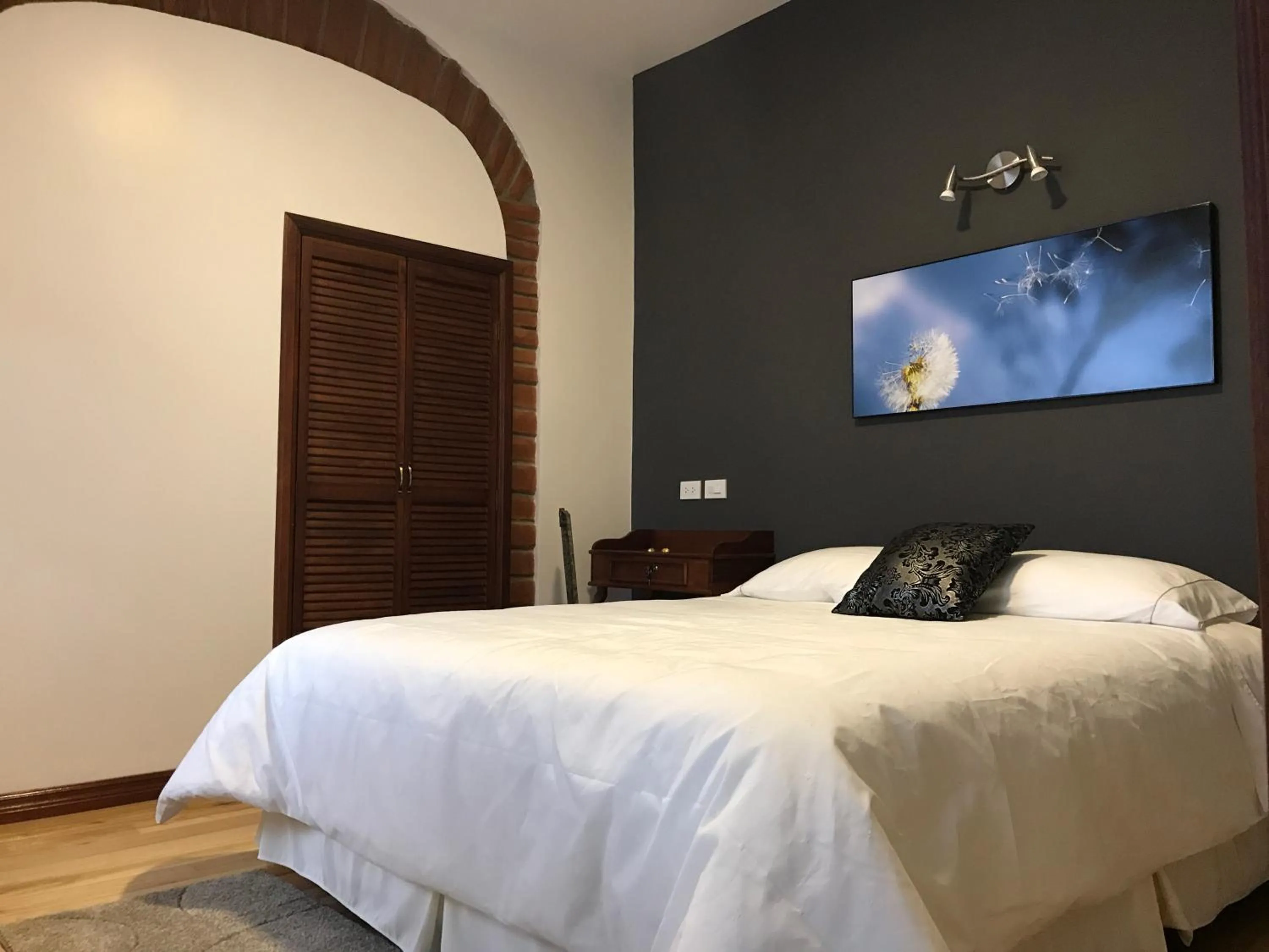 Bed in Hotel Casa Ecuatreasures Centro Historico