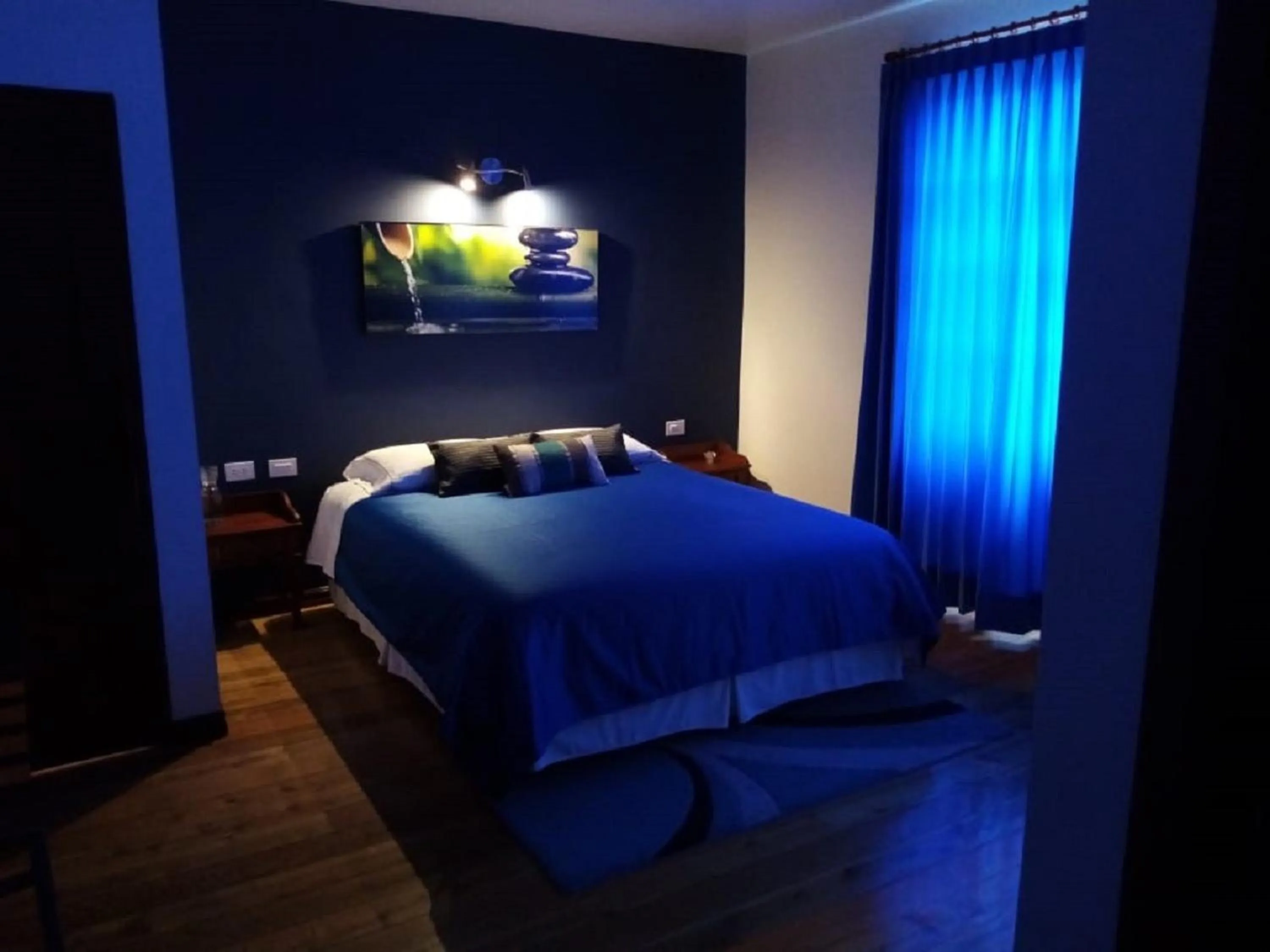 Bed in Hotel Casa Ecuatreasures Centro Historico