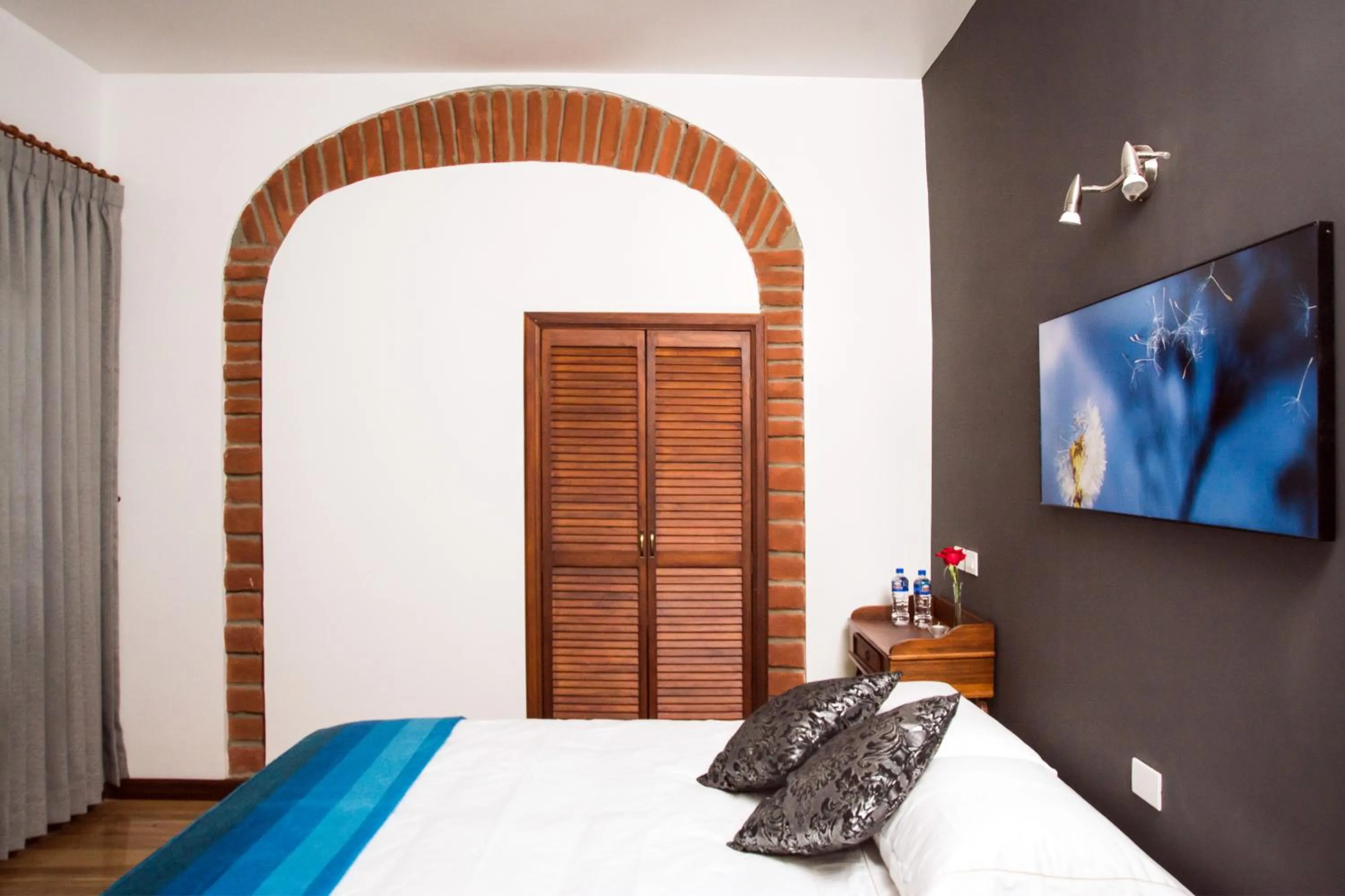 Communal lounge/ TV room, Bed in Hotel Casa Ecuatreasures Centro Historico