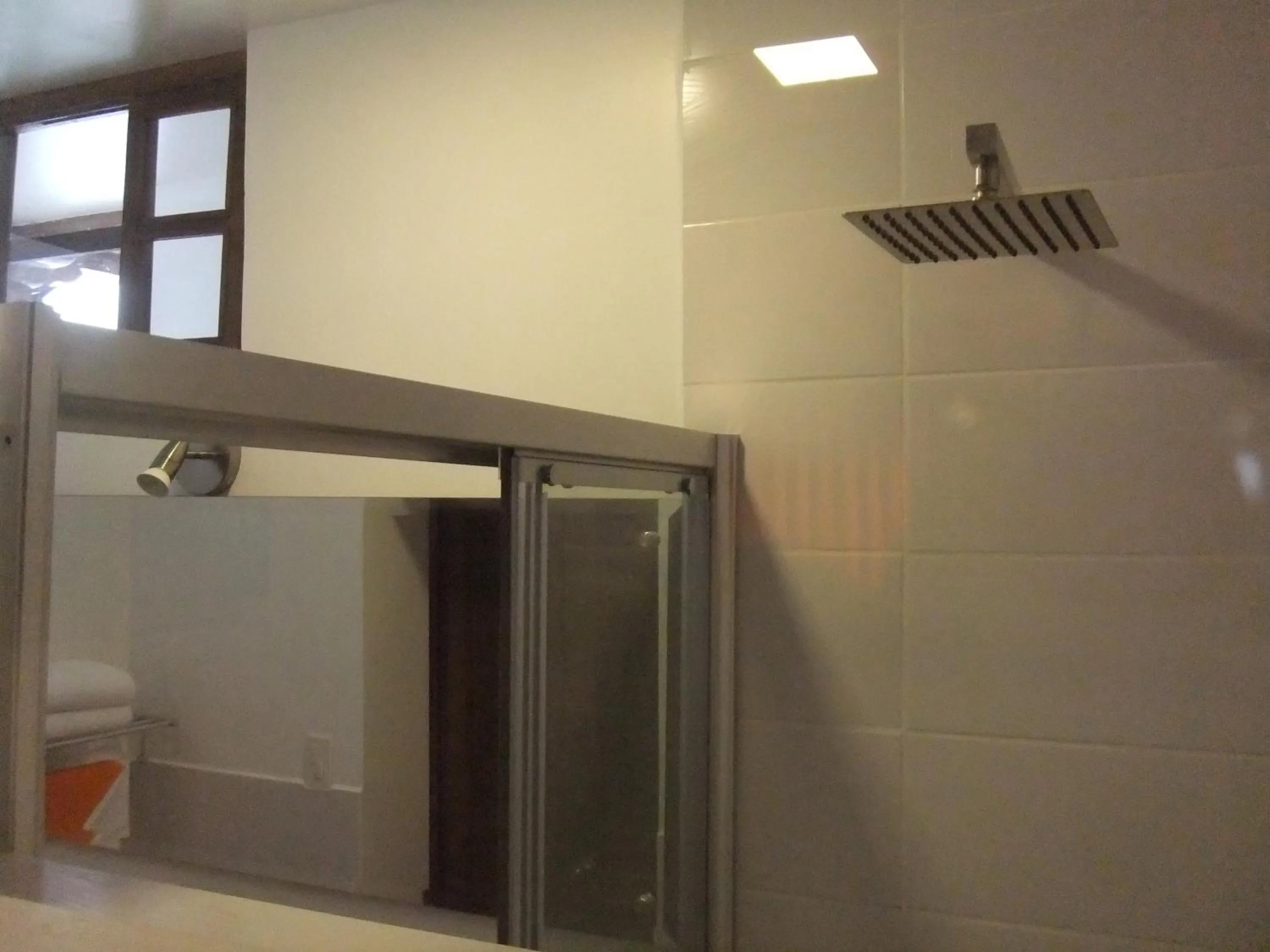 Shower in Hotel Casa Ecuatreasures Centro Historico