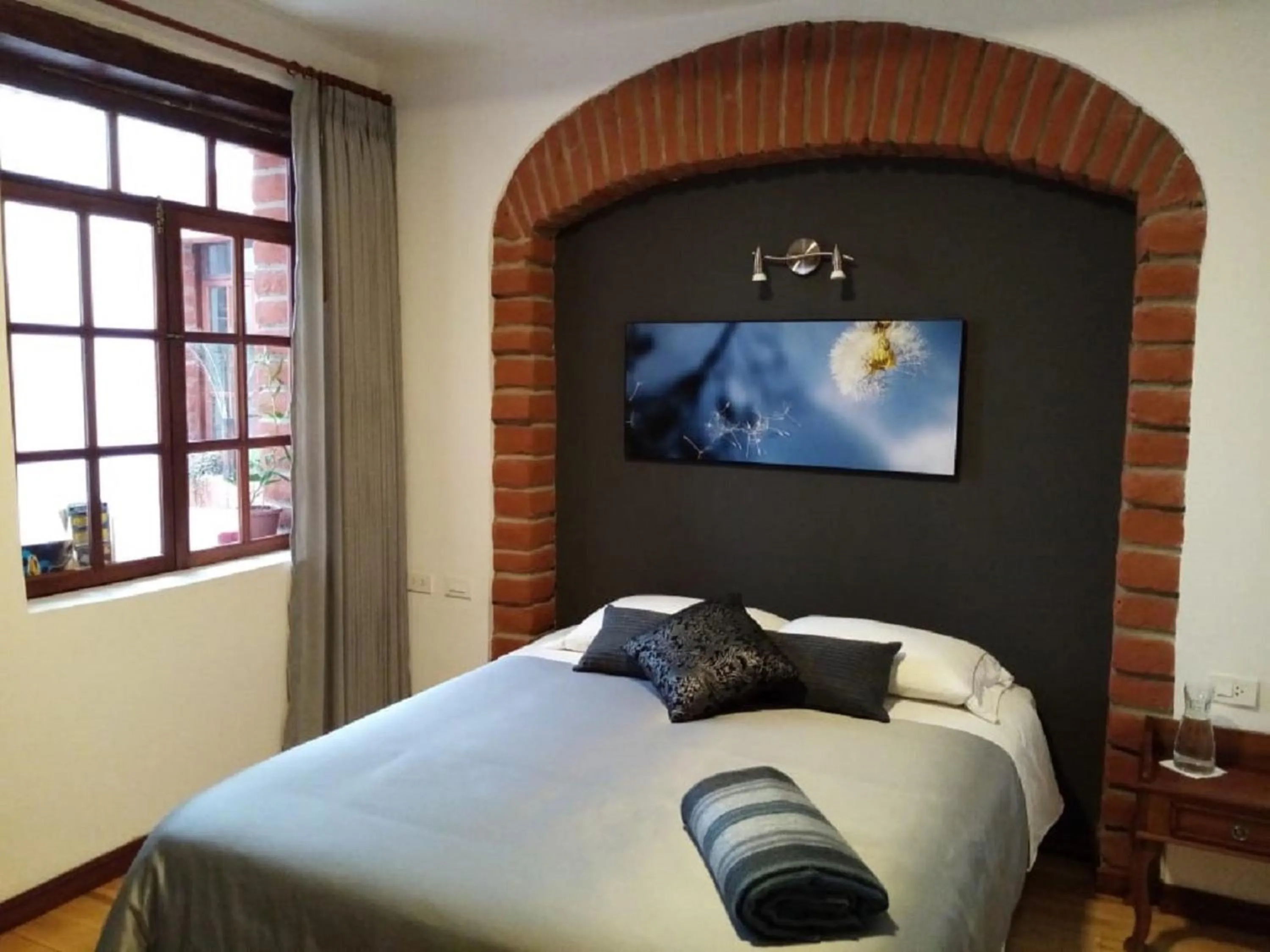 Bed in Hotel Casa Ecuatreasures Centro Historico