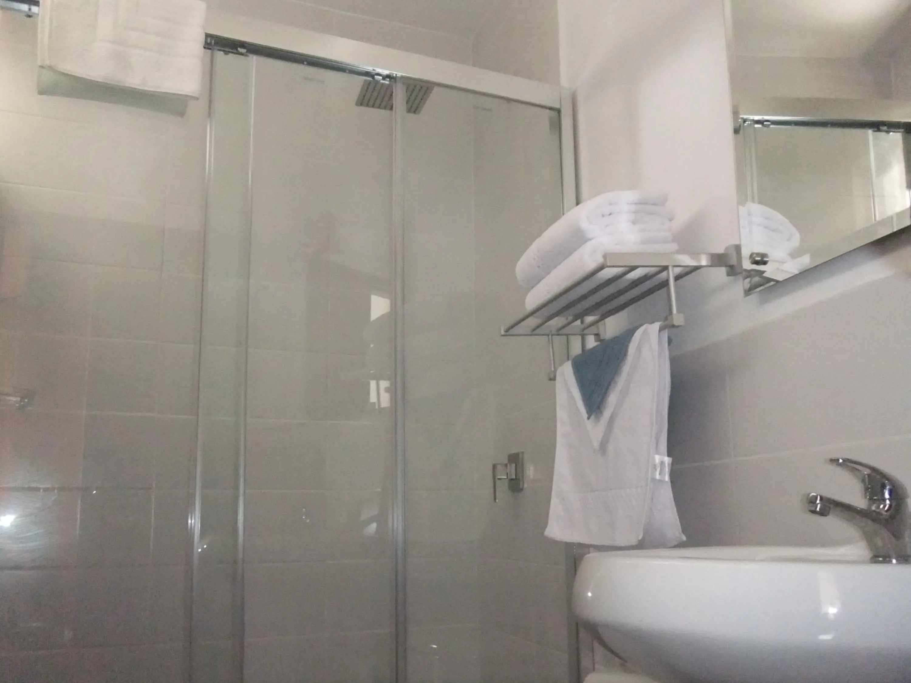 Shower in Hotel Casa Ecuatreasures Centro Historico