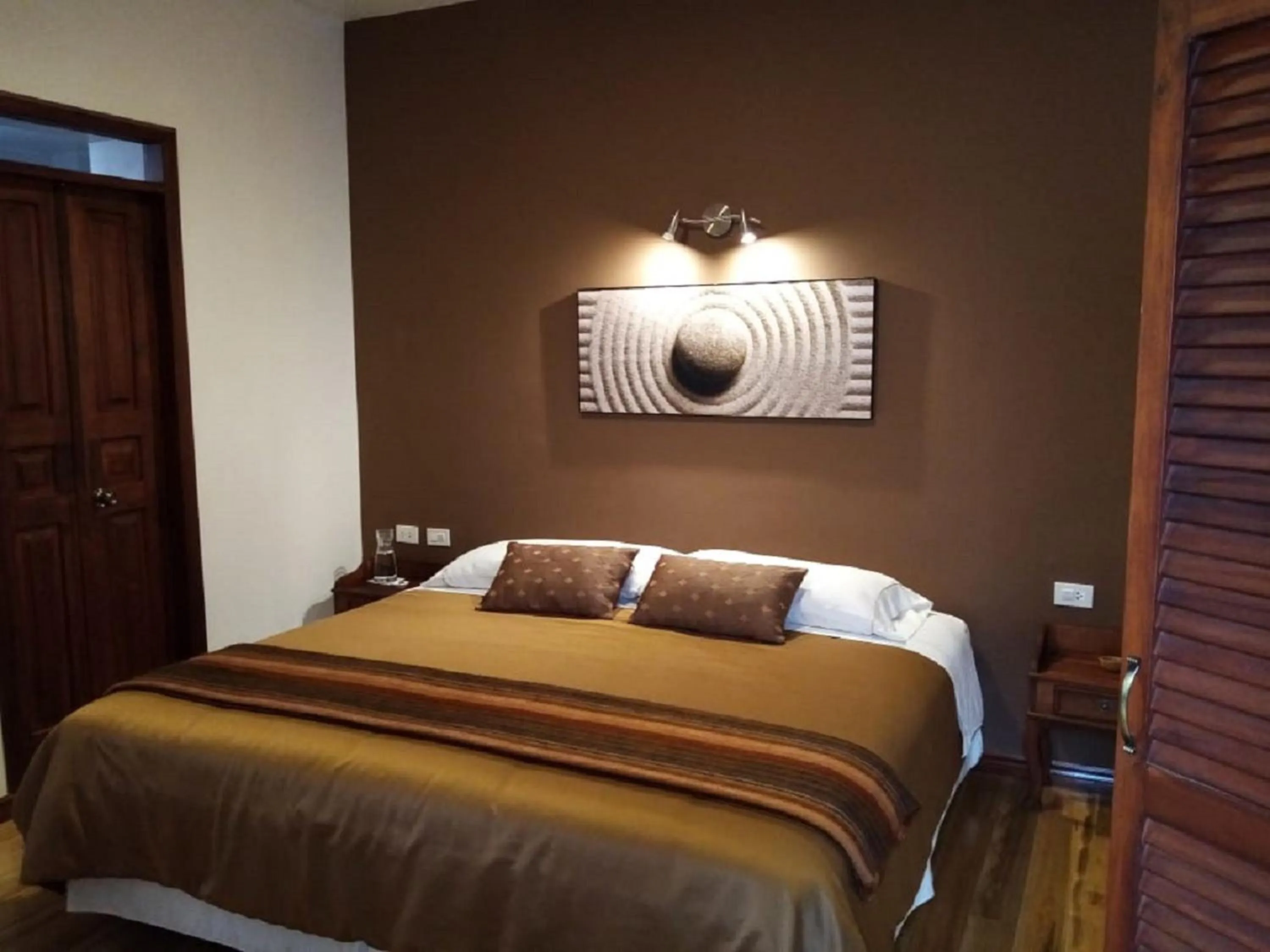 Bed in Hotel Casa Ecuatreasures Centro Historico