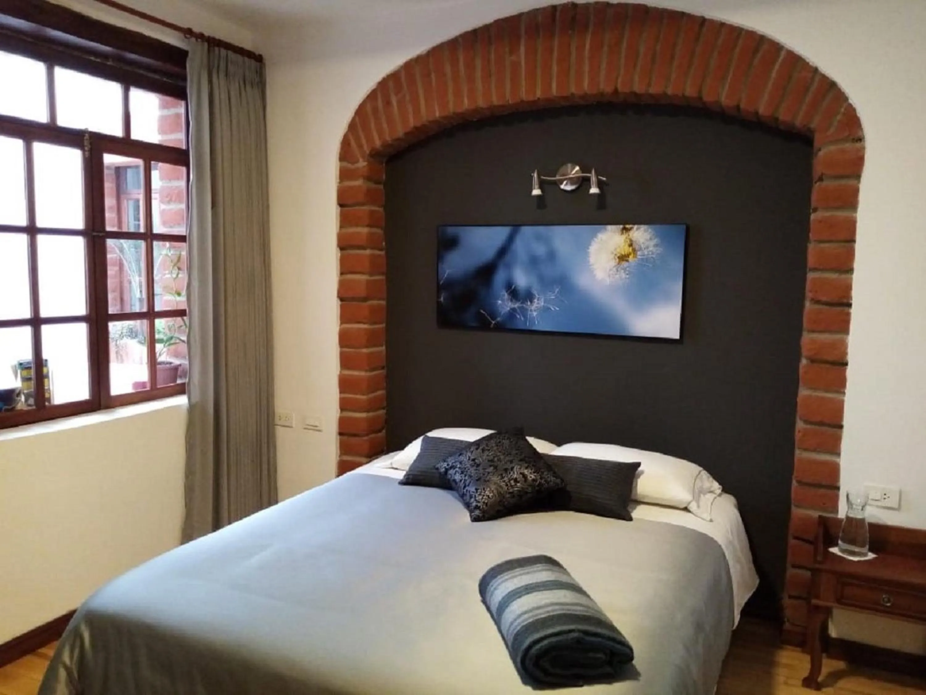 Bed in Hotel Casa Ecuatreasures Centro Historico