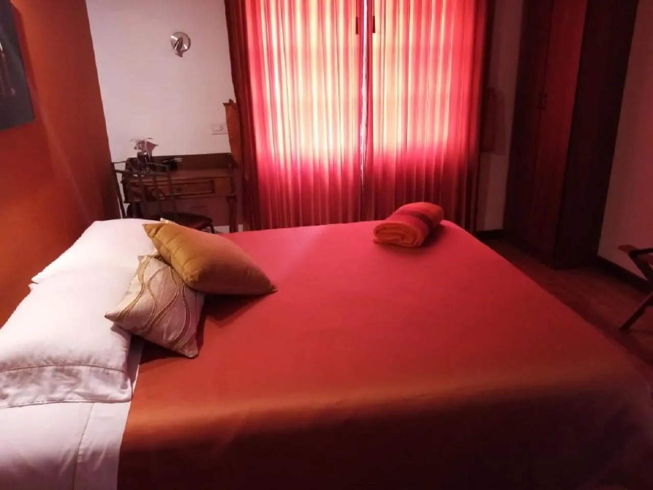 Bed in Hotel Casa Ecuatreasures Centro Historico