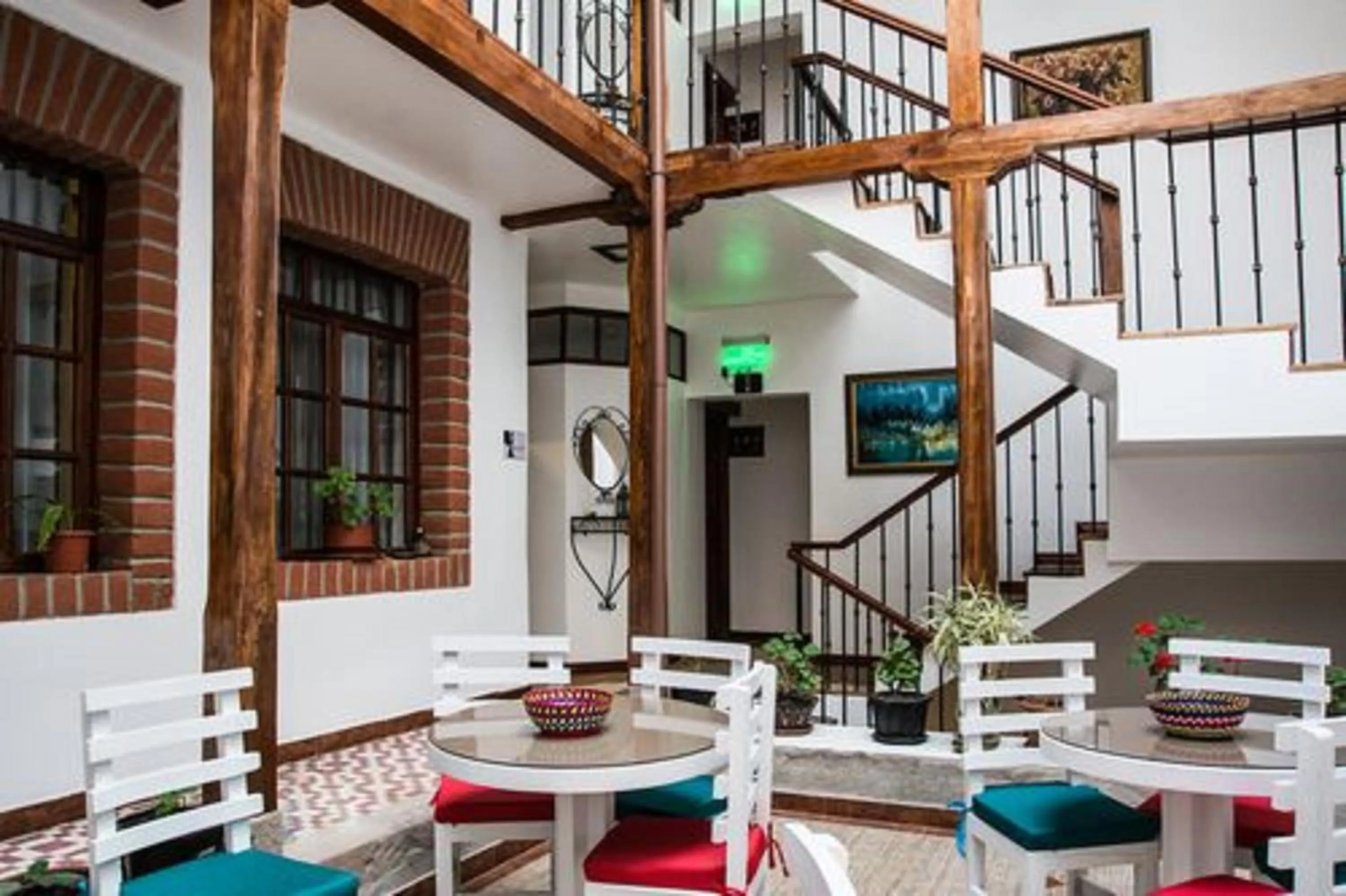 Communal lounge/ TV room in Hotel Casa Ecuatreasures Centro Historico