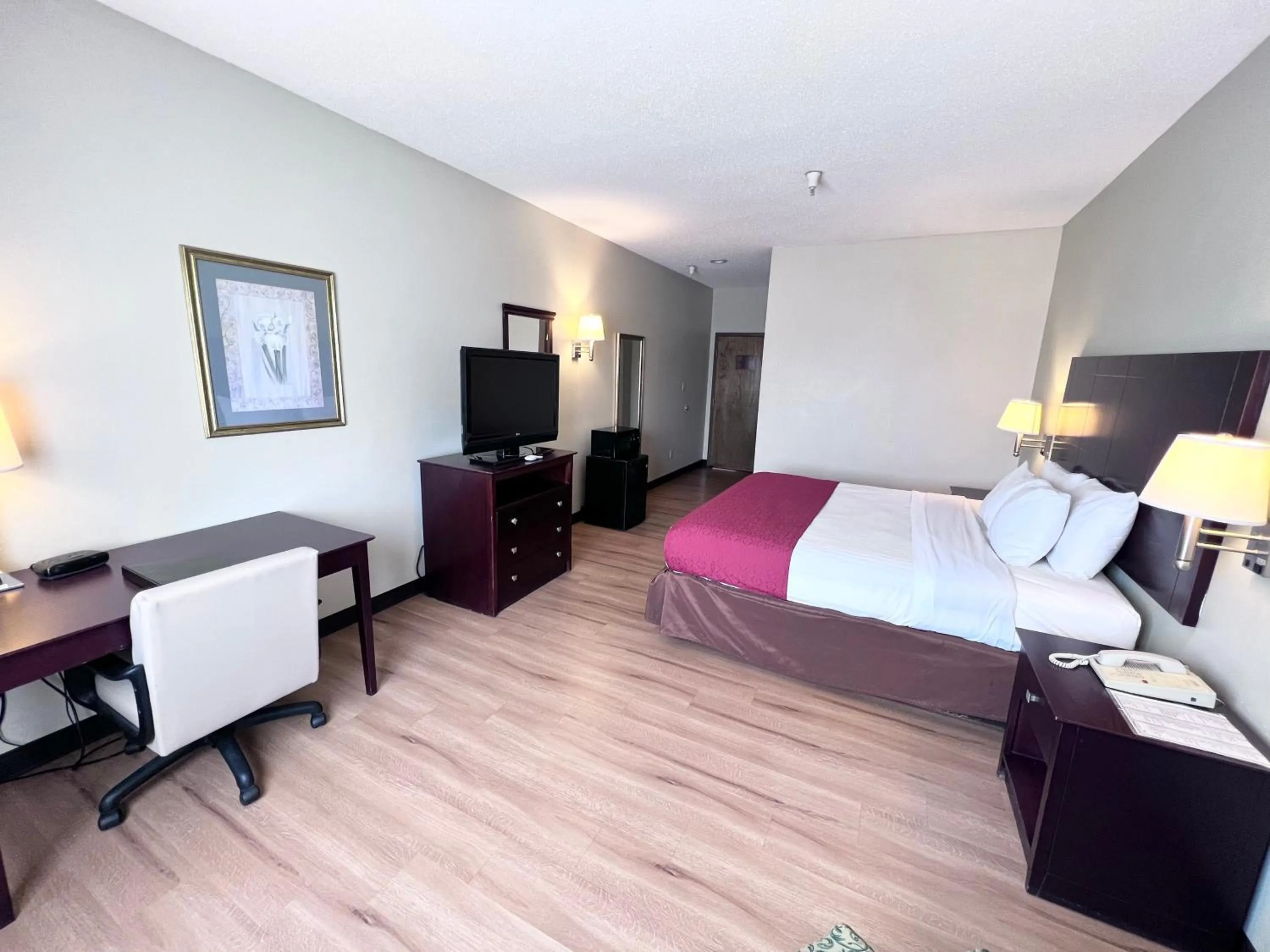 Bed in Americas Best Value Inn Wiggins