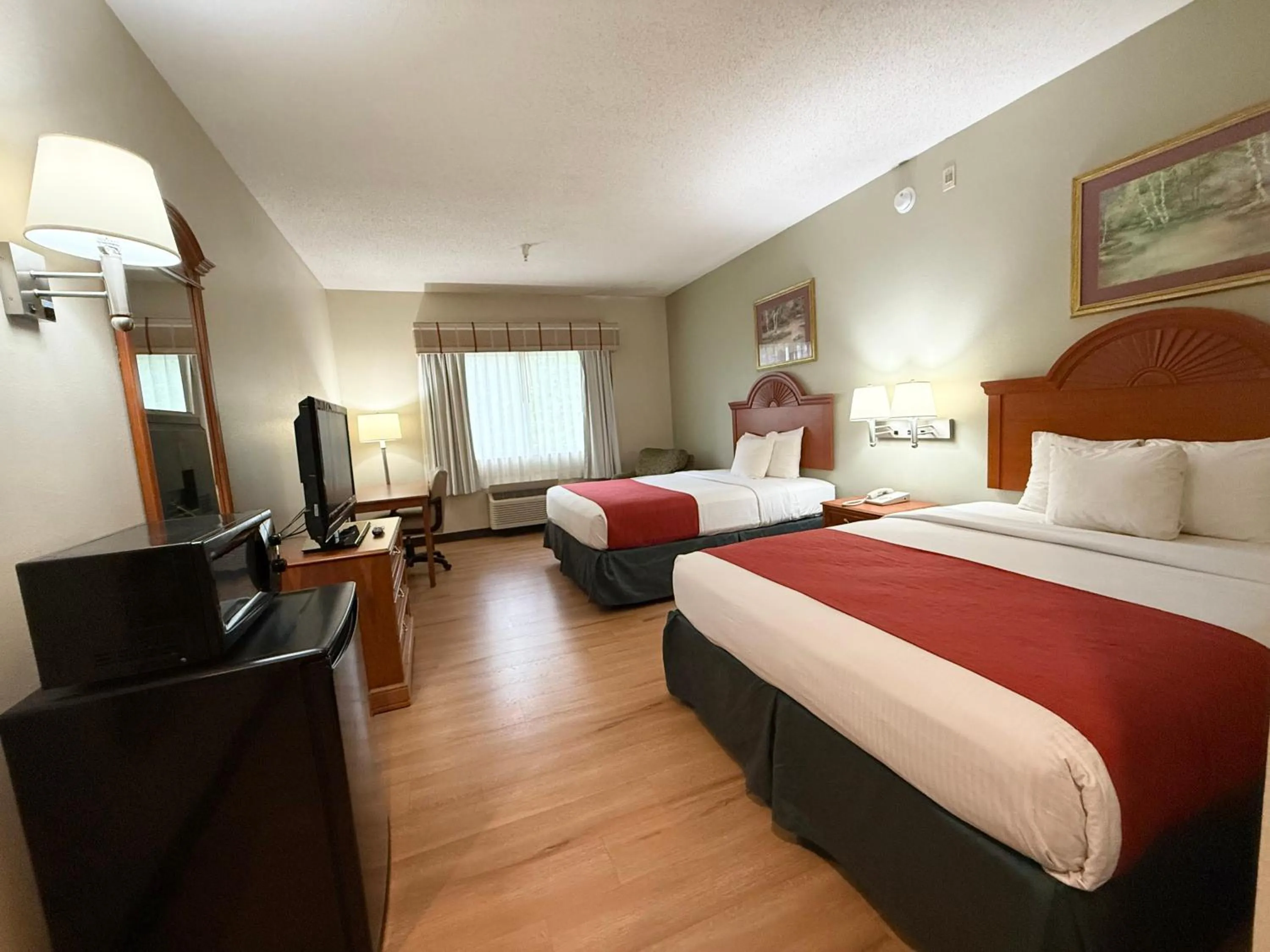 Bed in Americas Best Value Inn Wiggins