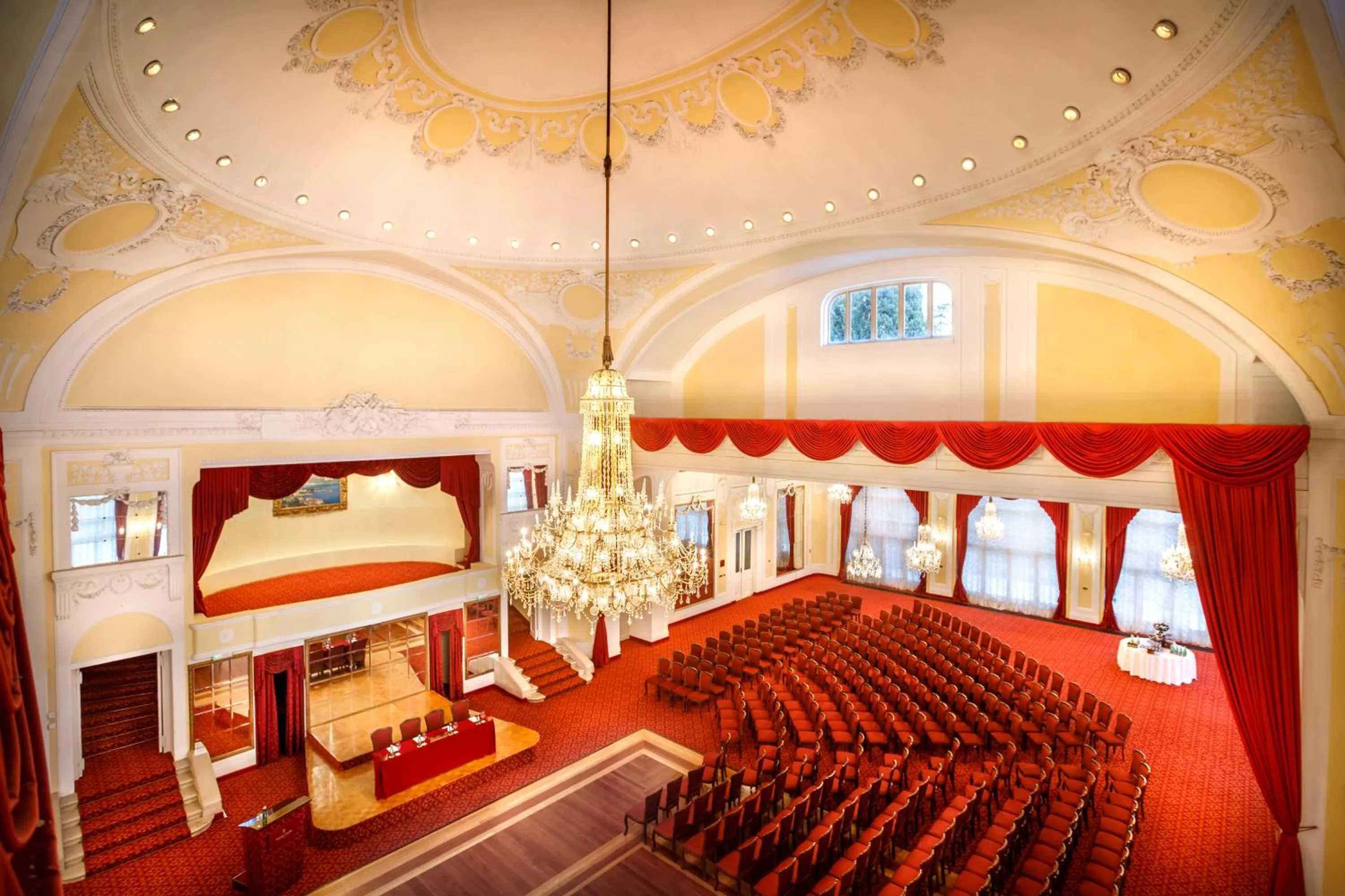 Property building, Bed in Hotel Kvarner - Liburnia