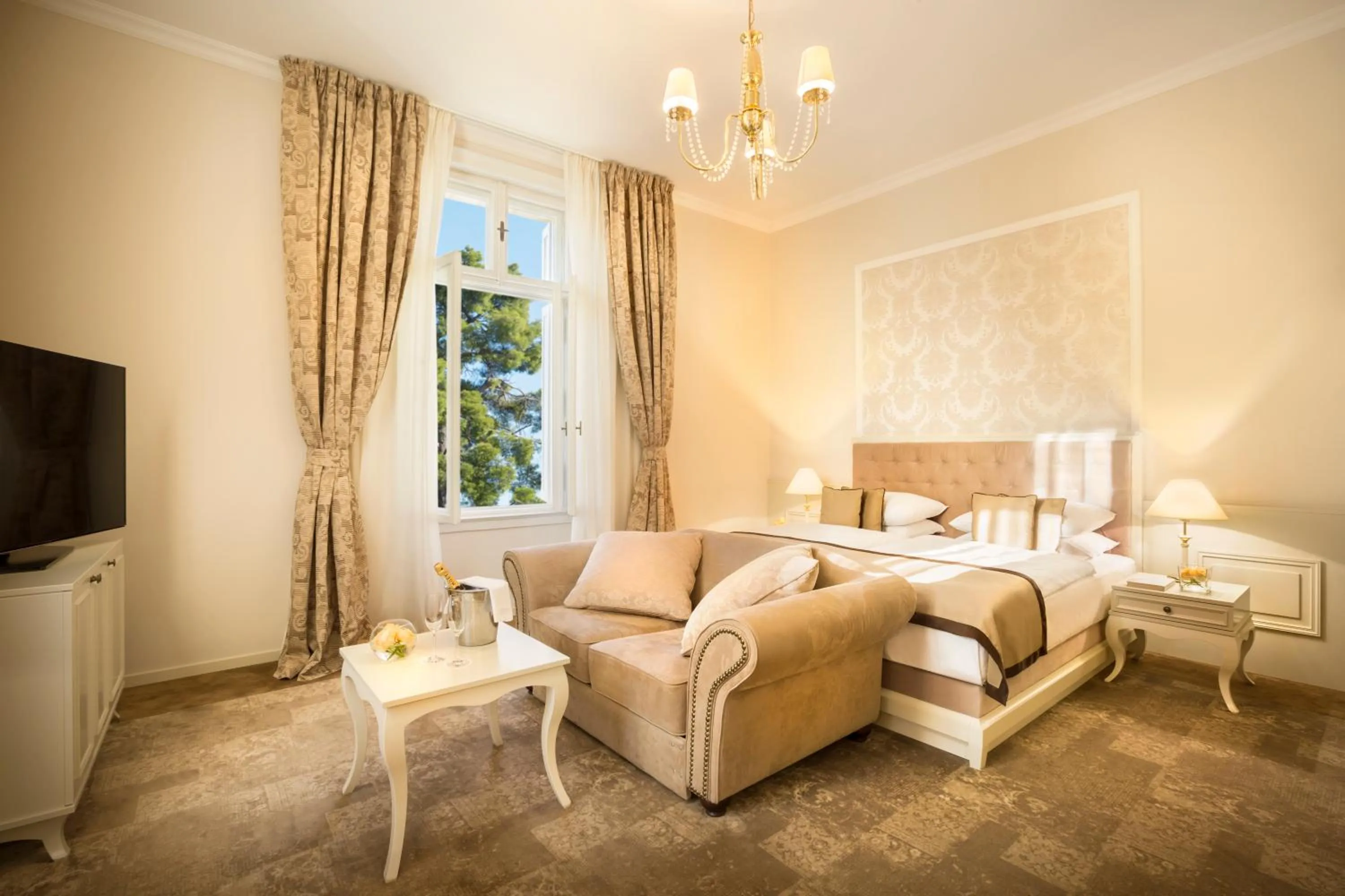 Bedroom, Bed in Hotel Kvarner - Liburnia