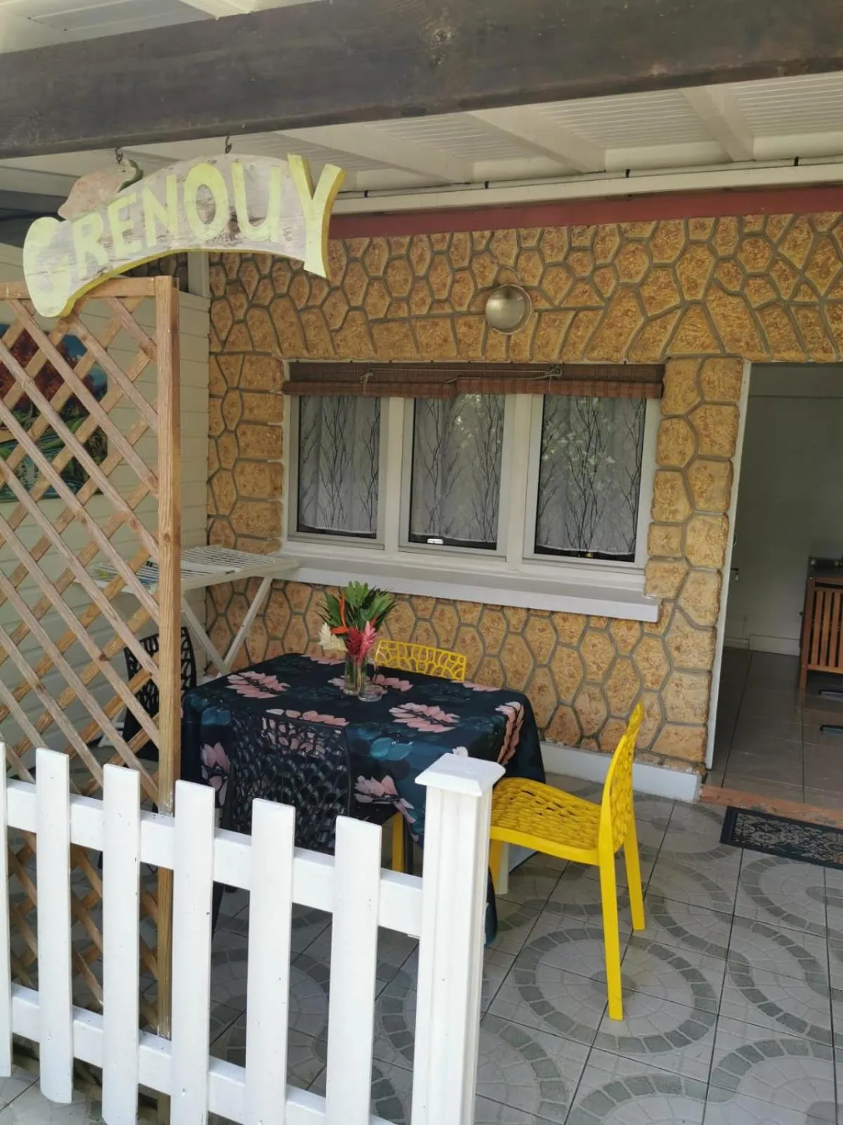 Patio in Les Gîtes de la Lézarde
