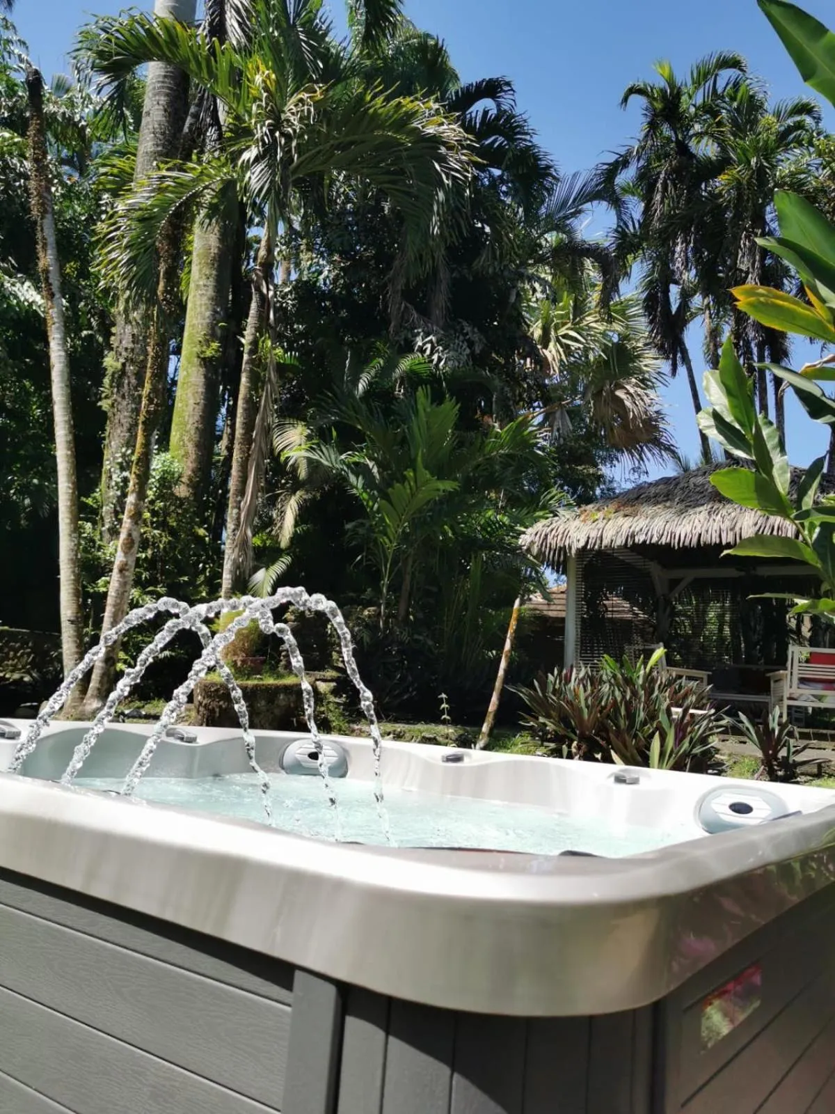 Hot Tub in Les Gîtes de la Lézarde