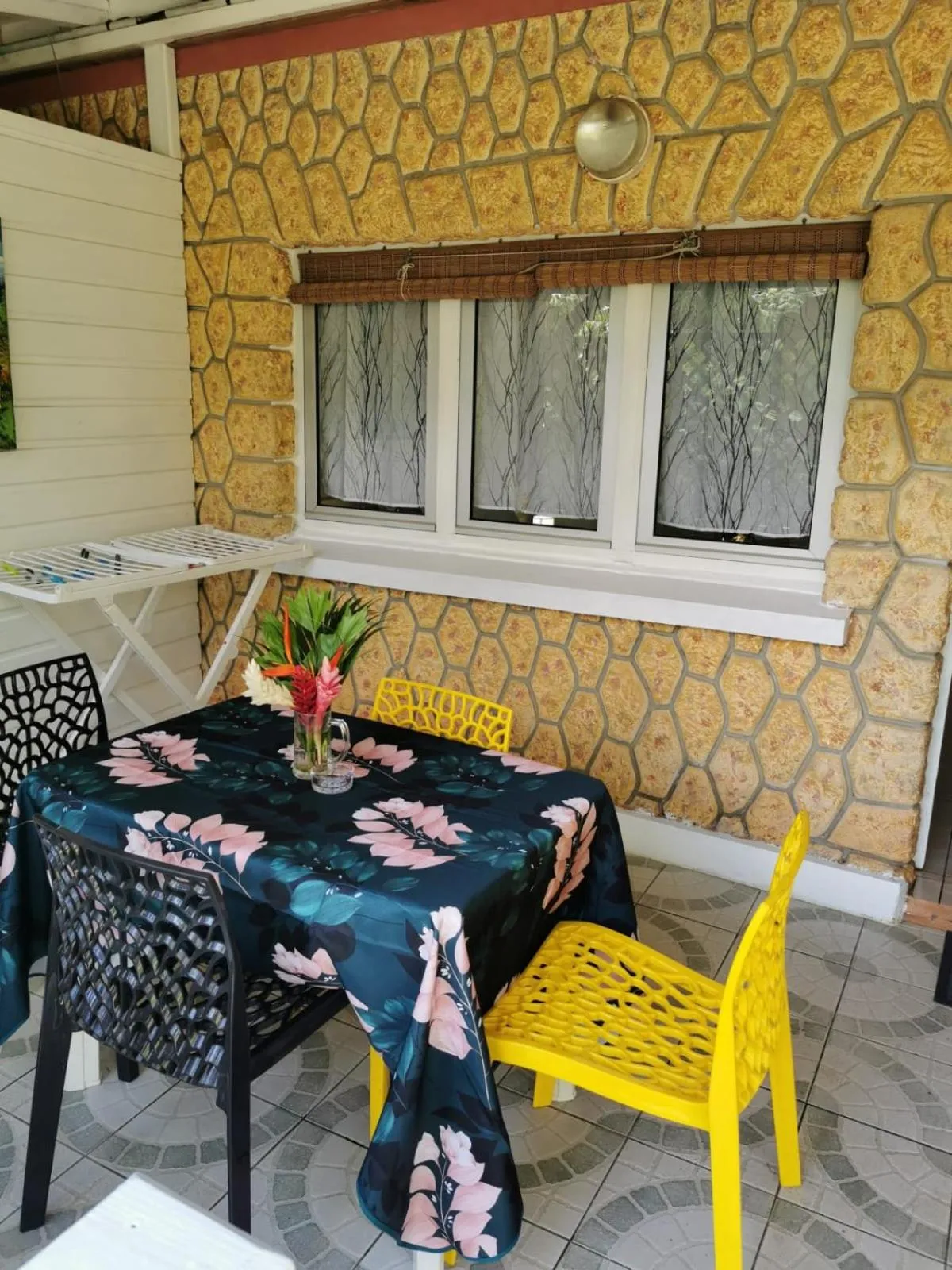 Patio in Les Gîtes de la Lézarde