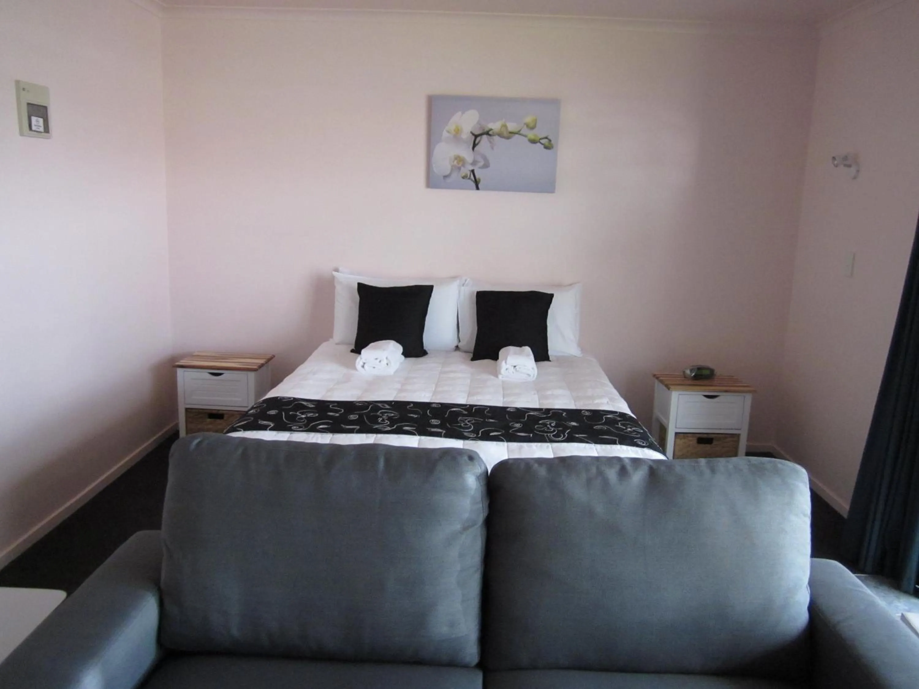 Bed in Kiwi Court Motel