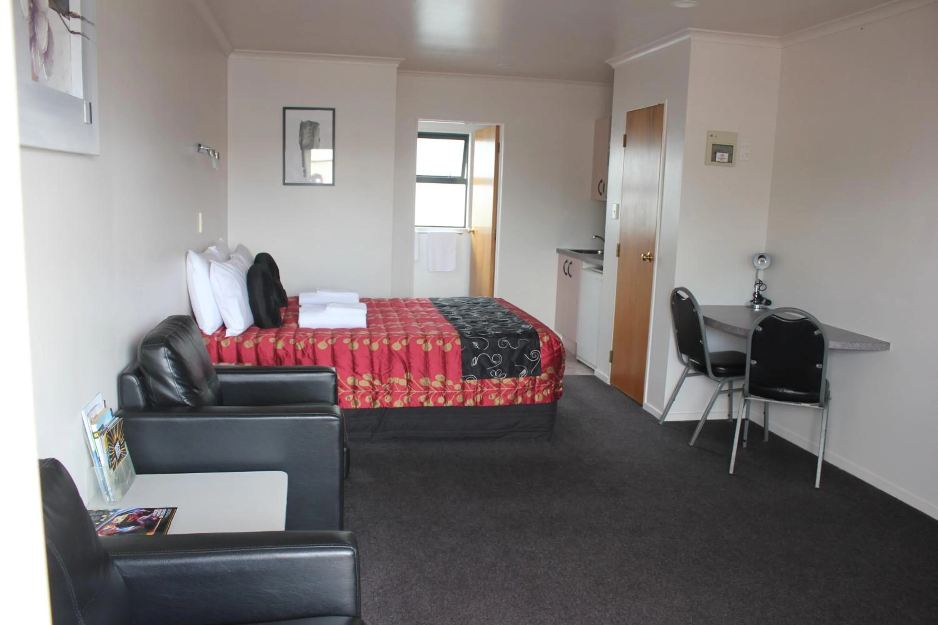 Photo of the whole room, Bed in Kiwi Court Motel